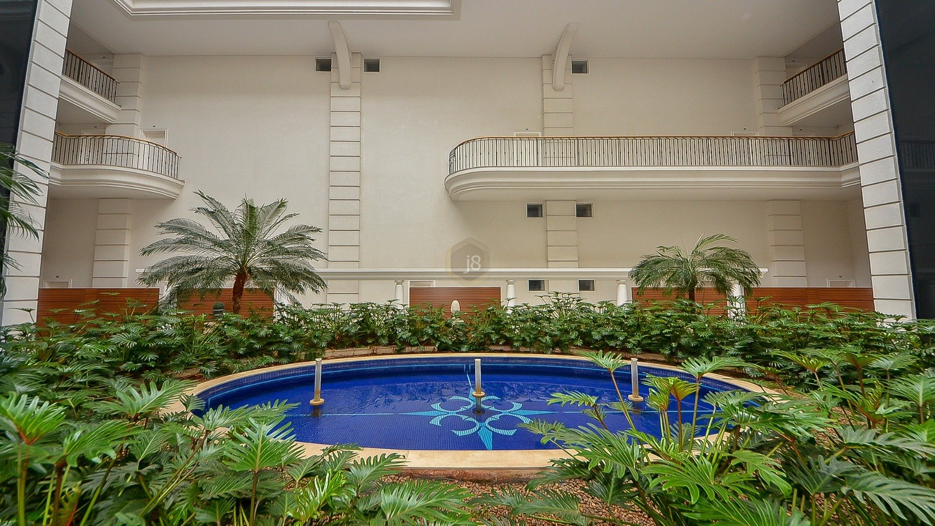 APARTAMENTO TRIPLEX MOBILIADO NO BATEL