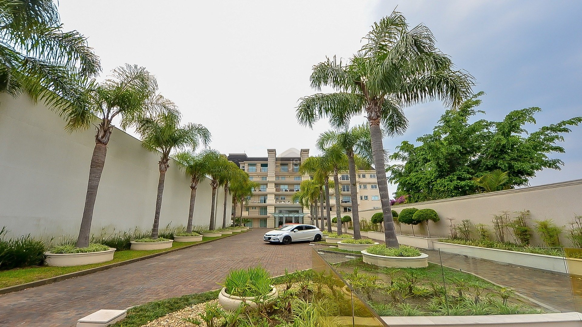 APARTAMENTO TRIPLEX MOBILIADO NO BATEL