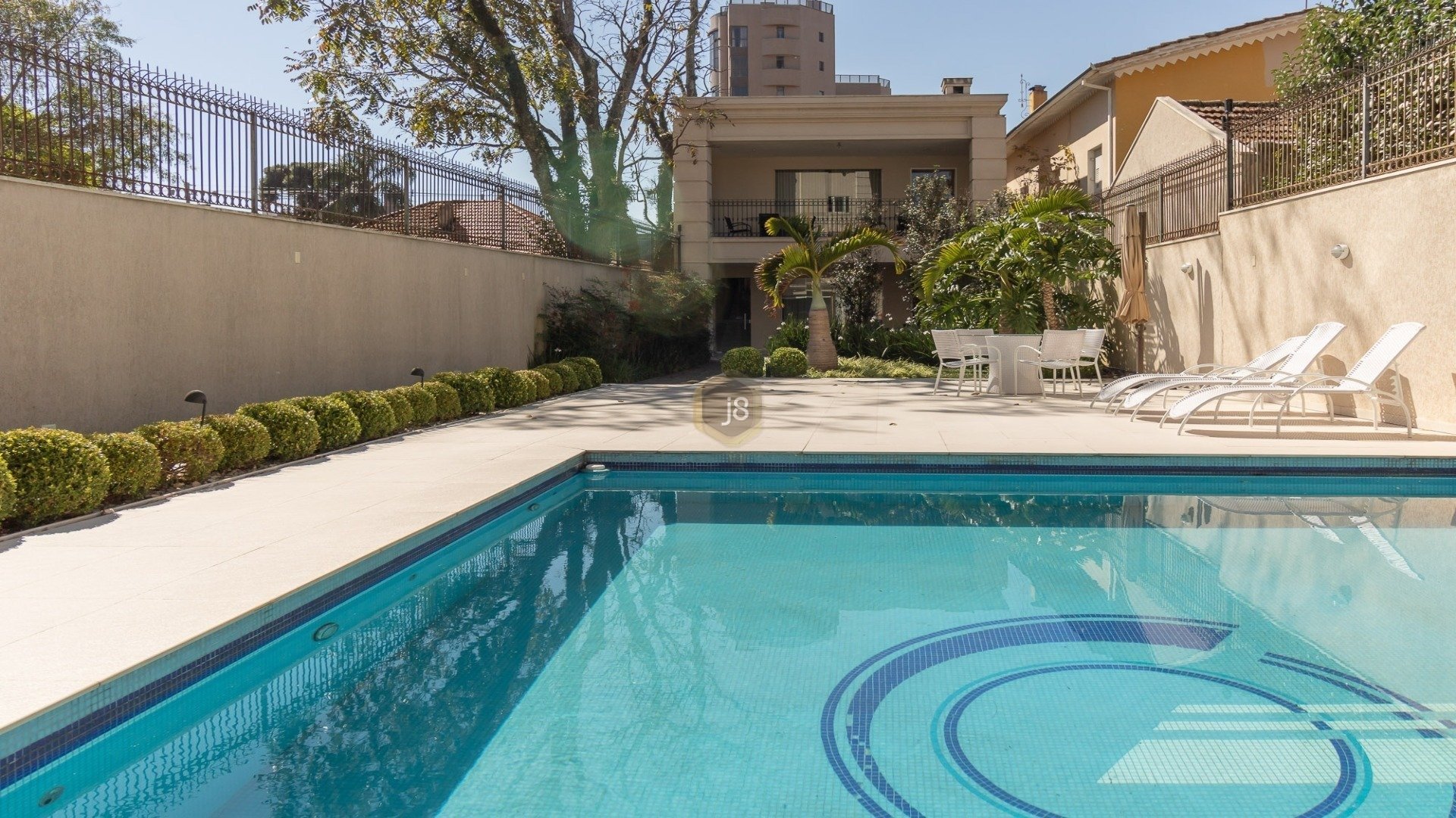 APARTAMENTO TRIPLEX MOBILIADO NO BATEL