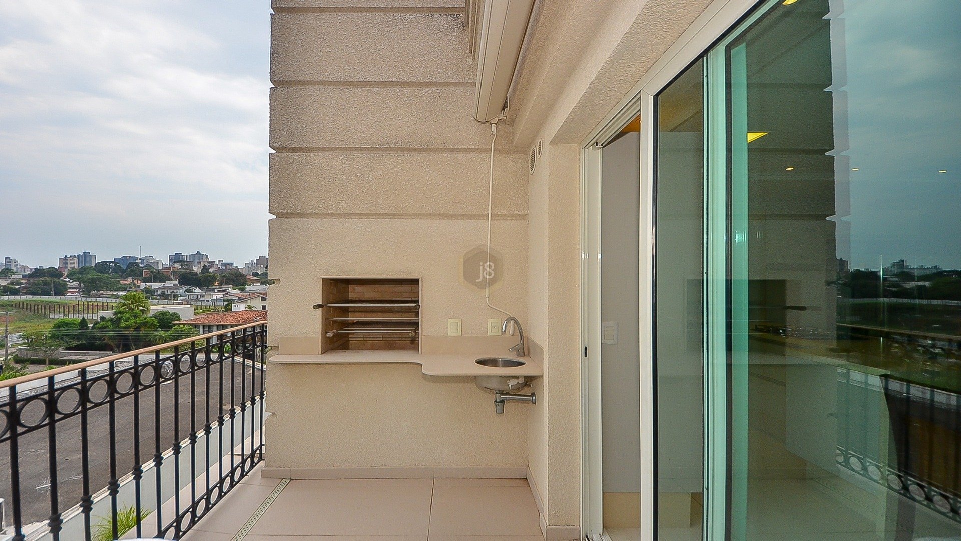 APARTAMENTO TRIPLEX MOBILIADO NO BATEL