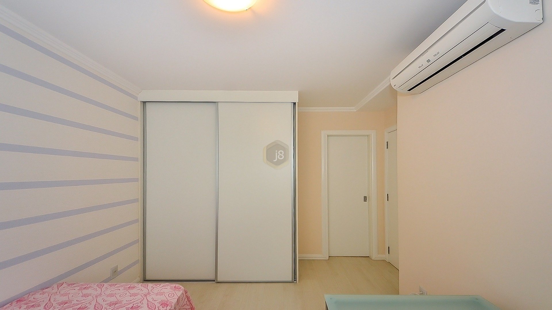 APARTAMENTO TRIPLEX MOBILIADO NO BATEL