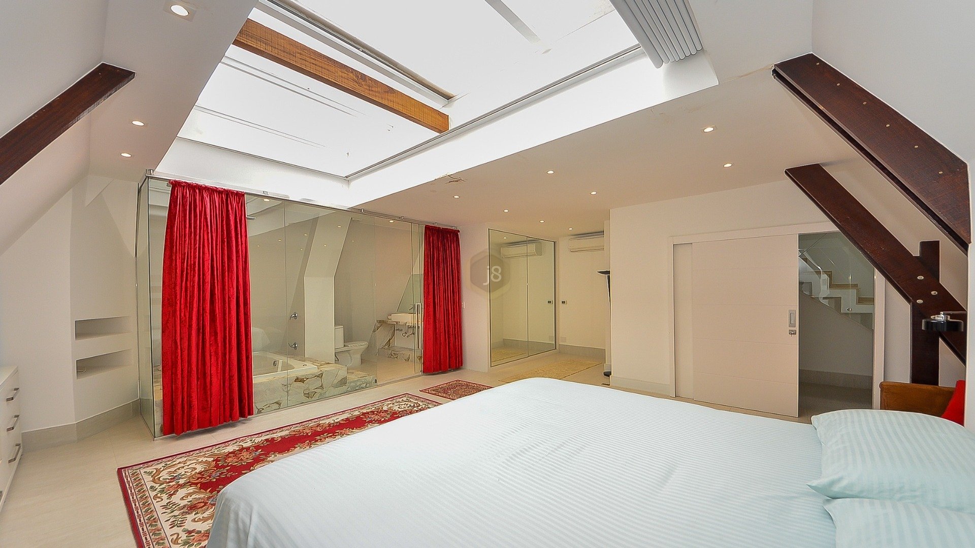 APARTAMENTO TRIPLEX MOBILIADO NO BATEL