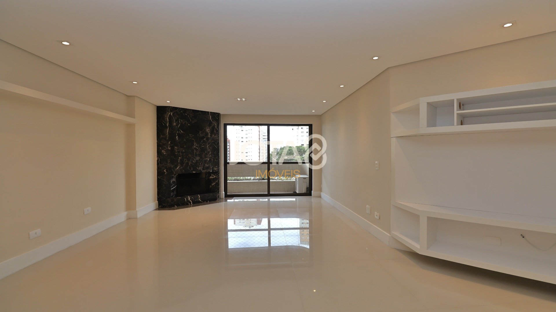 APARTAMENTO SEMI MOBILIADO NO ÁGUA VERDE