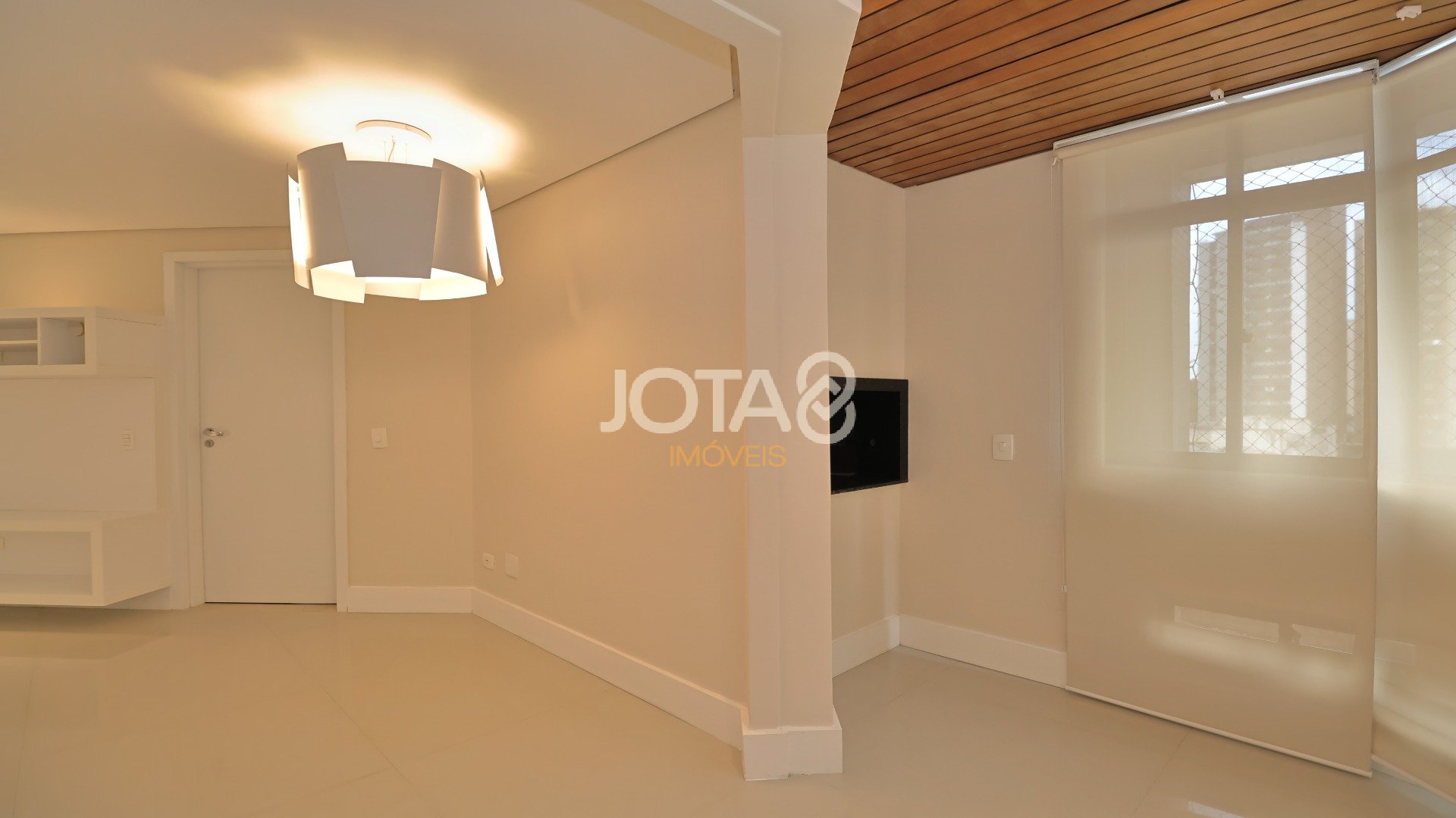 APARTAMENTO SEMI MOBILIADO NO ÁGUA VERDE