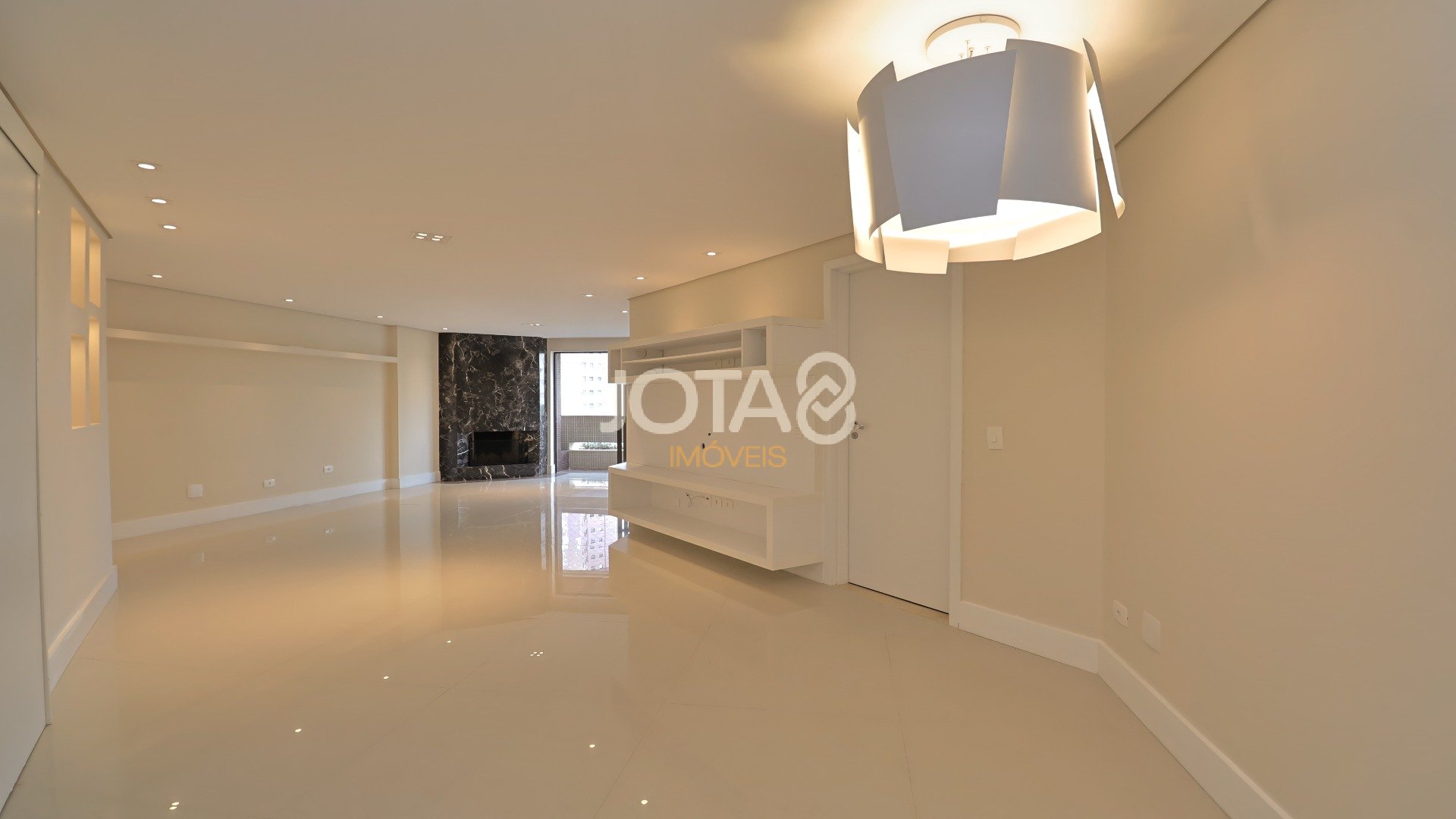 APARTAMENTO SEMI MOBILIADO NO ÁGUA VERDE