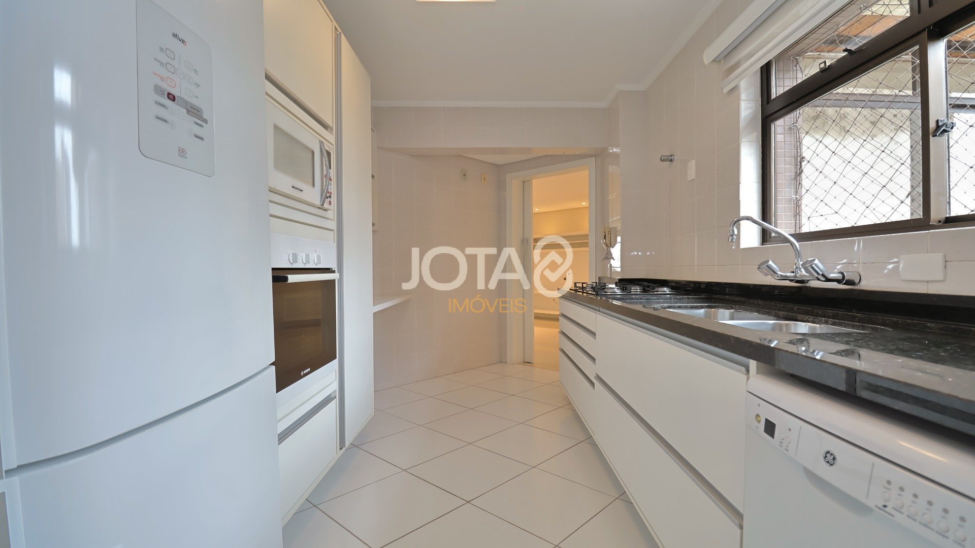 APARTAMENTO SEMI MOBILIADO NO ÁGUA VERDE