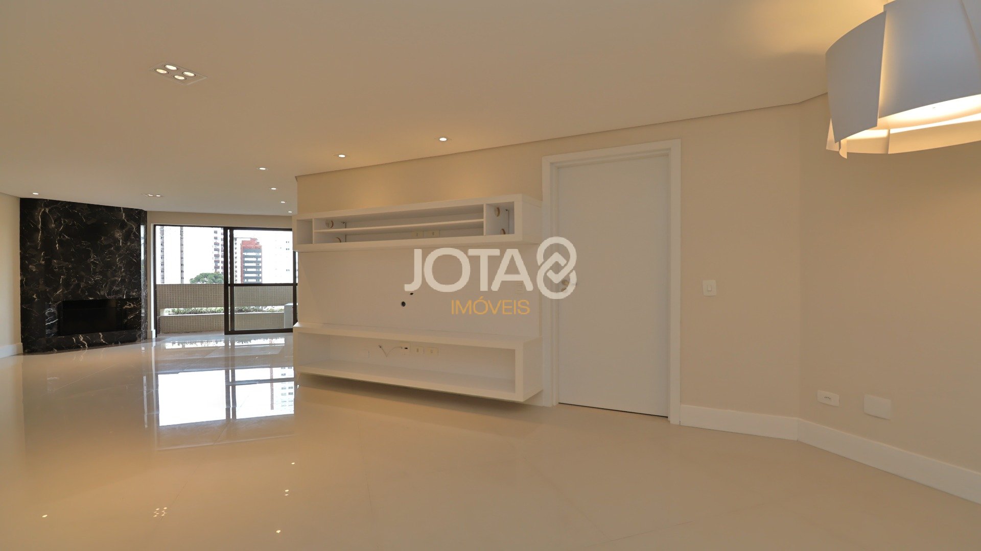 APARTAMENTO SEMI MOBILIADO NO ÁGUA VERDE