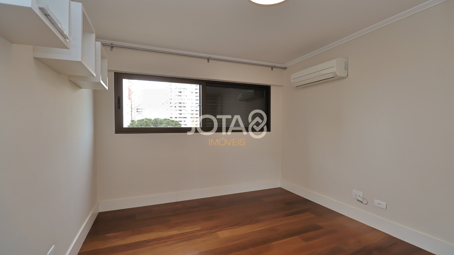 APARTAMENTO SEMI MOBILIADO NO ÁGUA VERDE