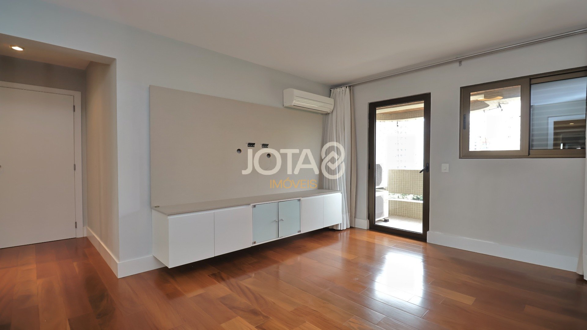 APARTAMENTO SEMI MOBILIADO NO ÁGUA VERDE