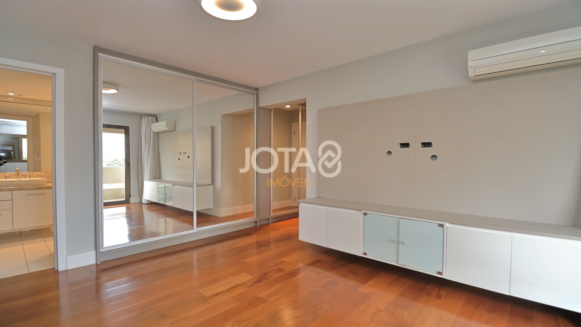 APARTAMENTO SEMI MOBILIADO NO ÁGUA VERDE
