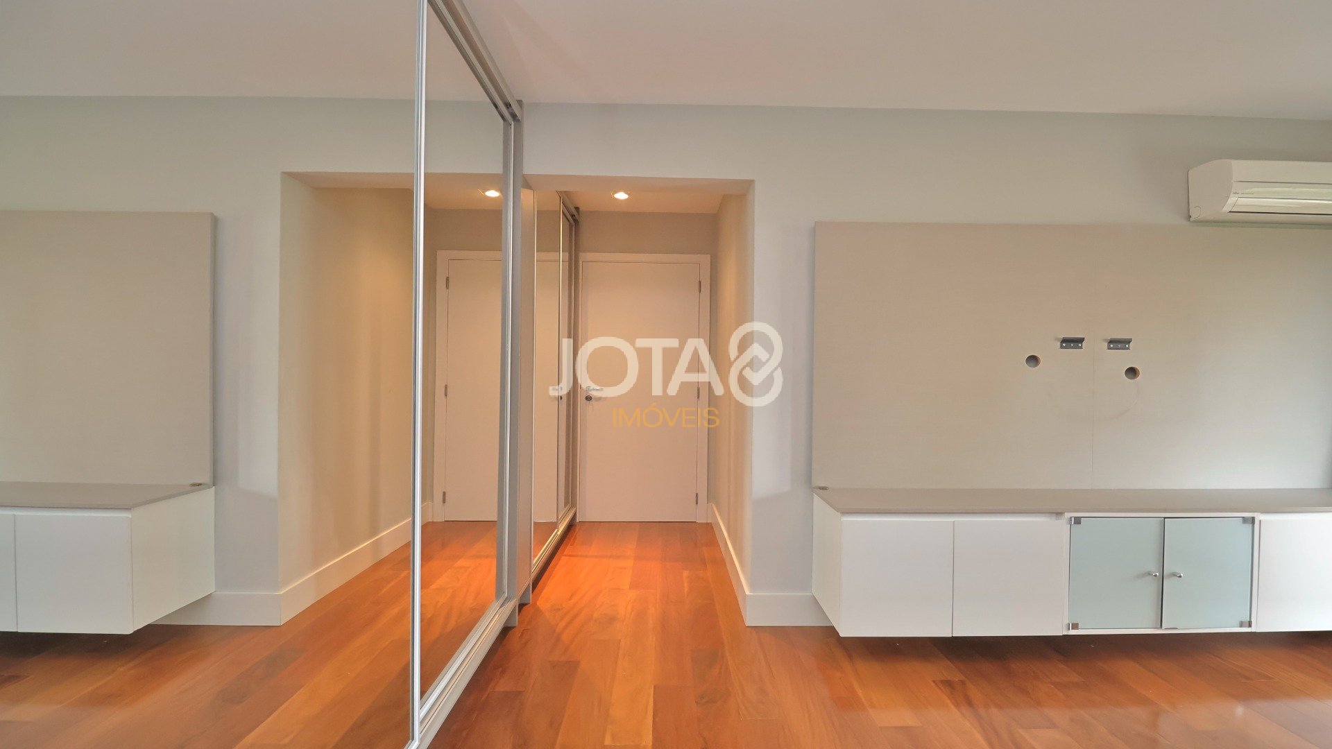 APARTAMENTO SEMI MOBILIADO NO ÁGUA VERDE