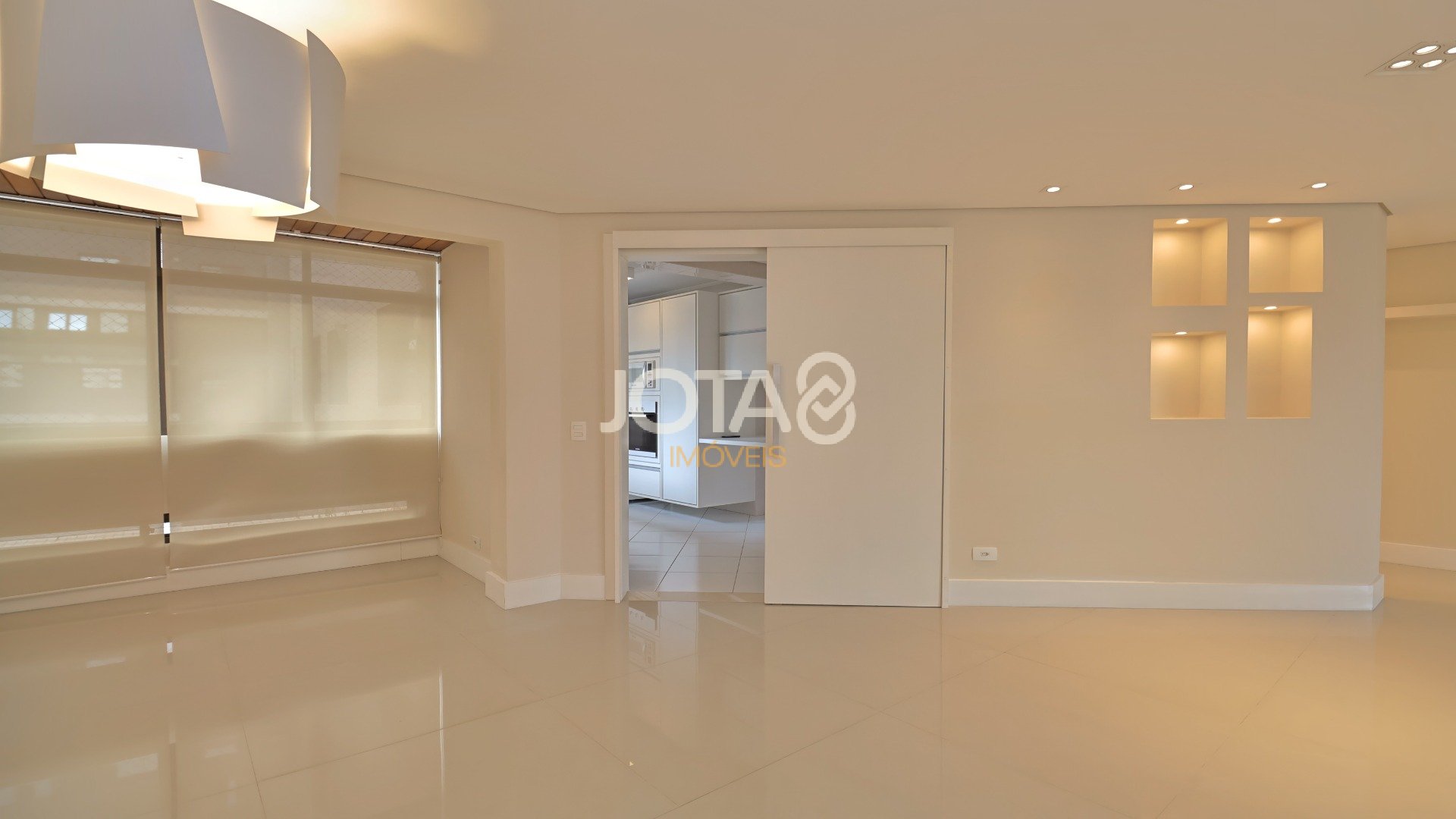 APARTAMENTO SEMI MOBILIADO NO ÁGUA VERDE