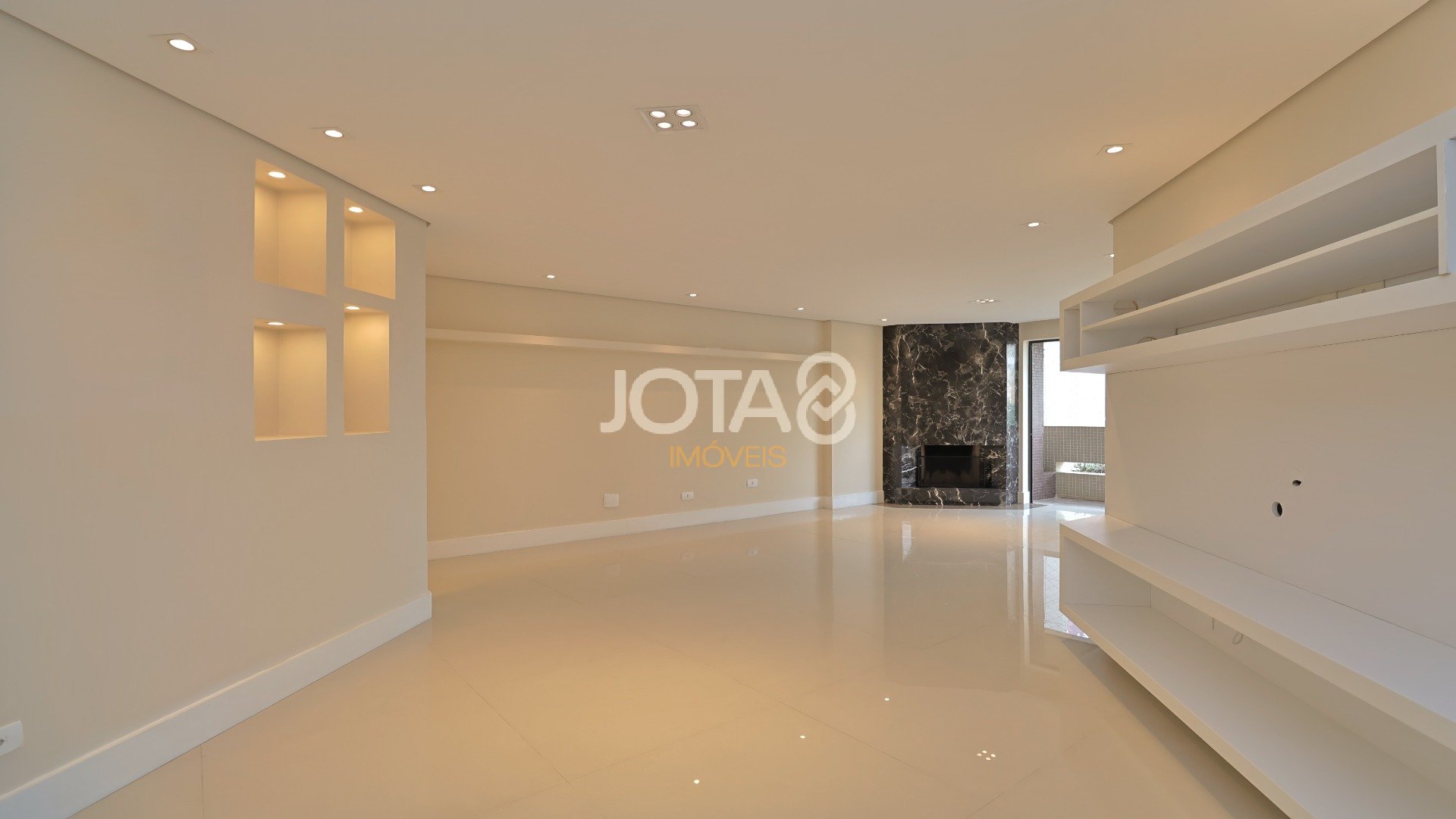 APARTAMENTO SEMI MOBILIADO NO ÁGUA VERDE