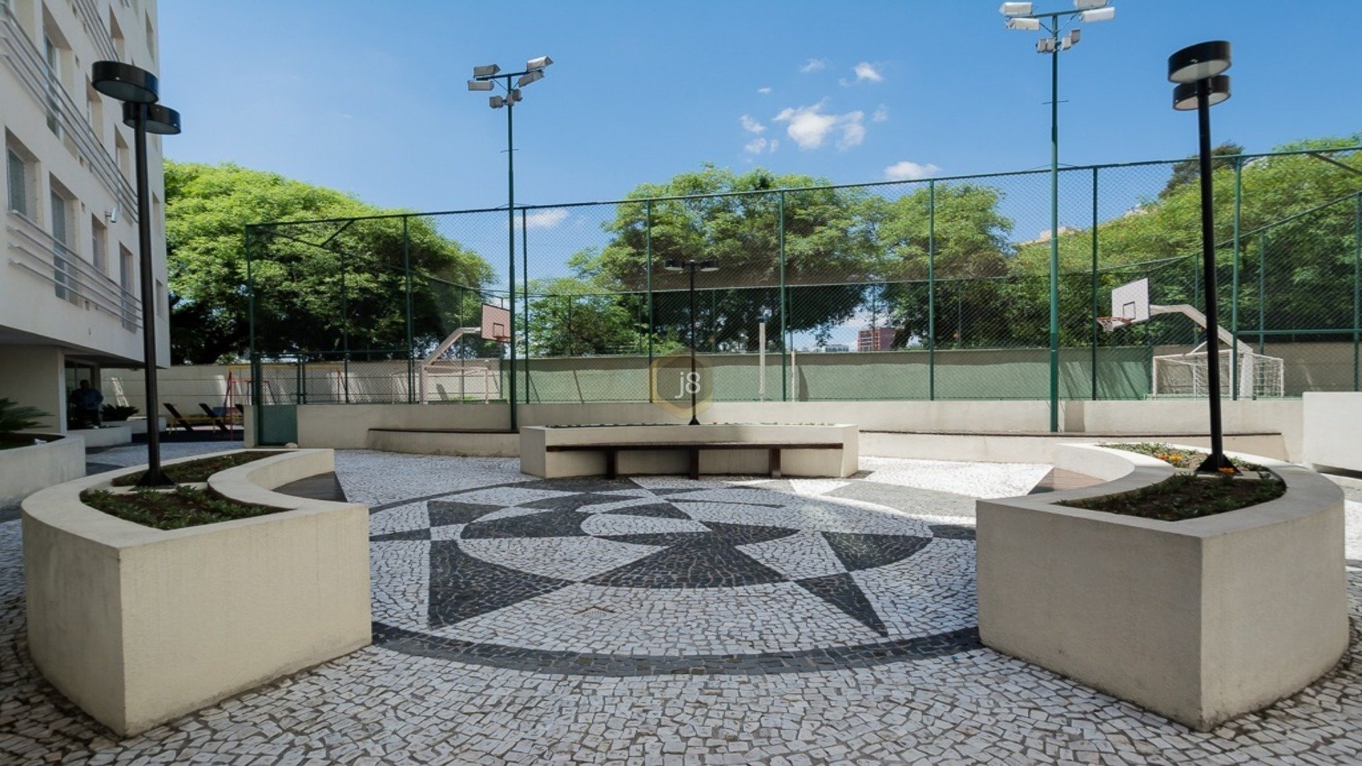 MODERNO E EM CONDOMÍNIO CLUBE!