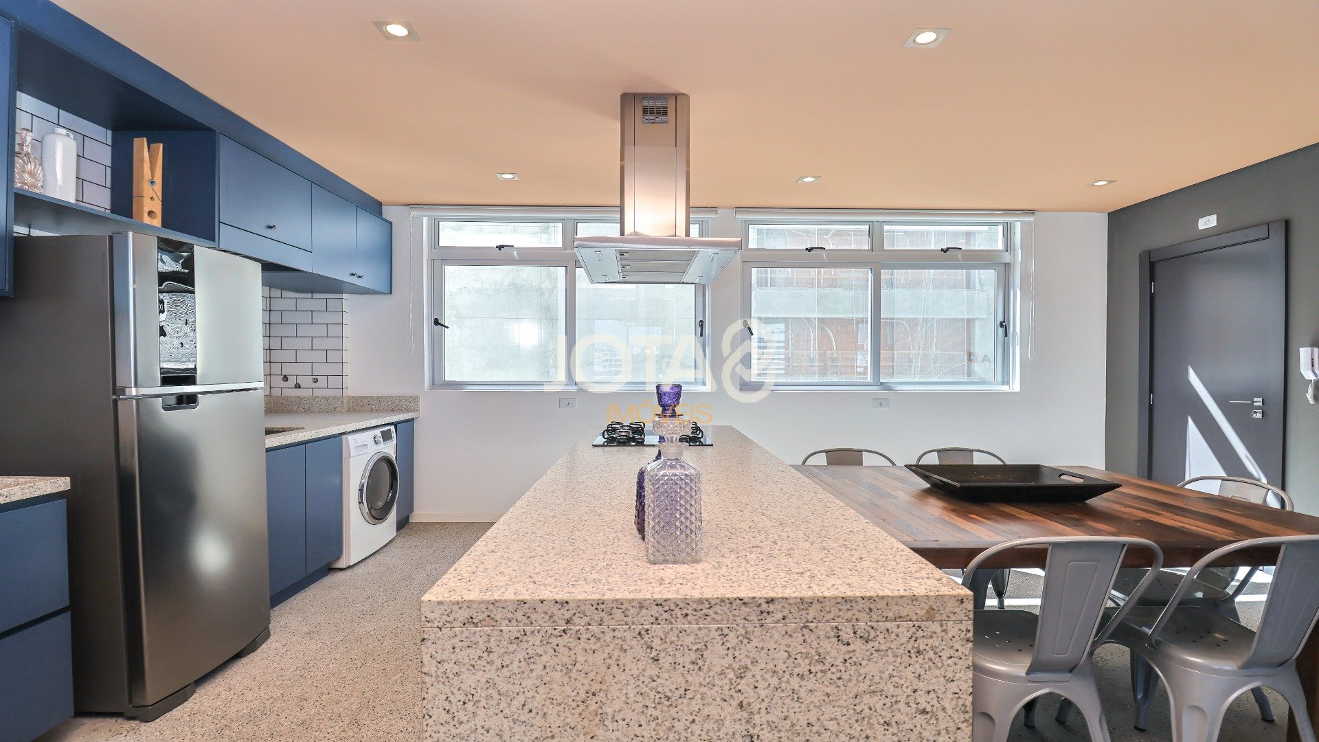 APARTAMENTO REFORMADO, MOBILIADO E DECORADO!