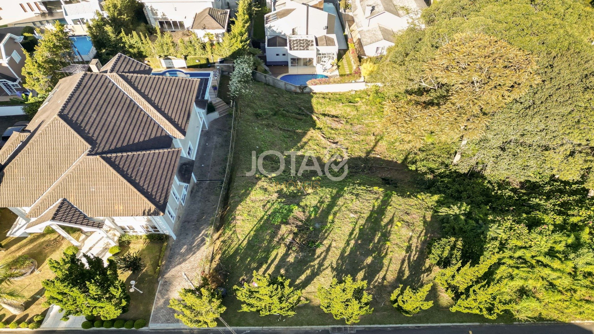 TERRENO COM VISTA ESPECULAR EM COND. AO LADO DO PARQUE TINGUI