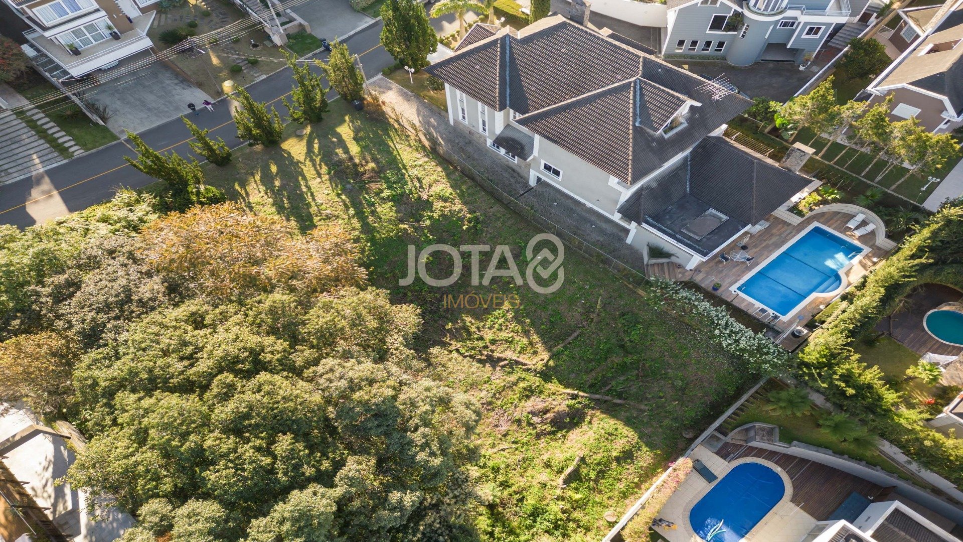 TERRENO COM VISTA ESPECULAR EM COND. AO LADO DO PARQUE TINGUI