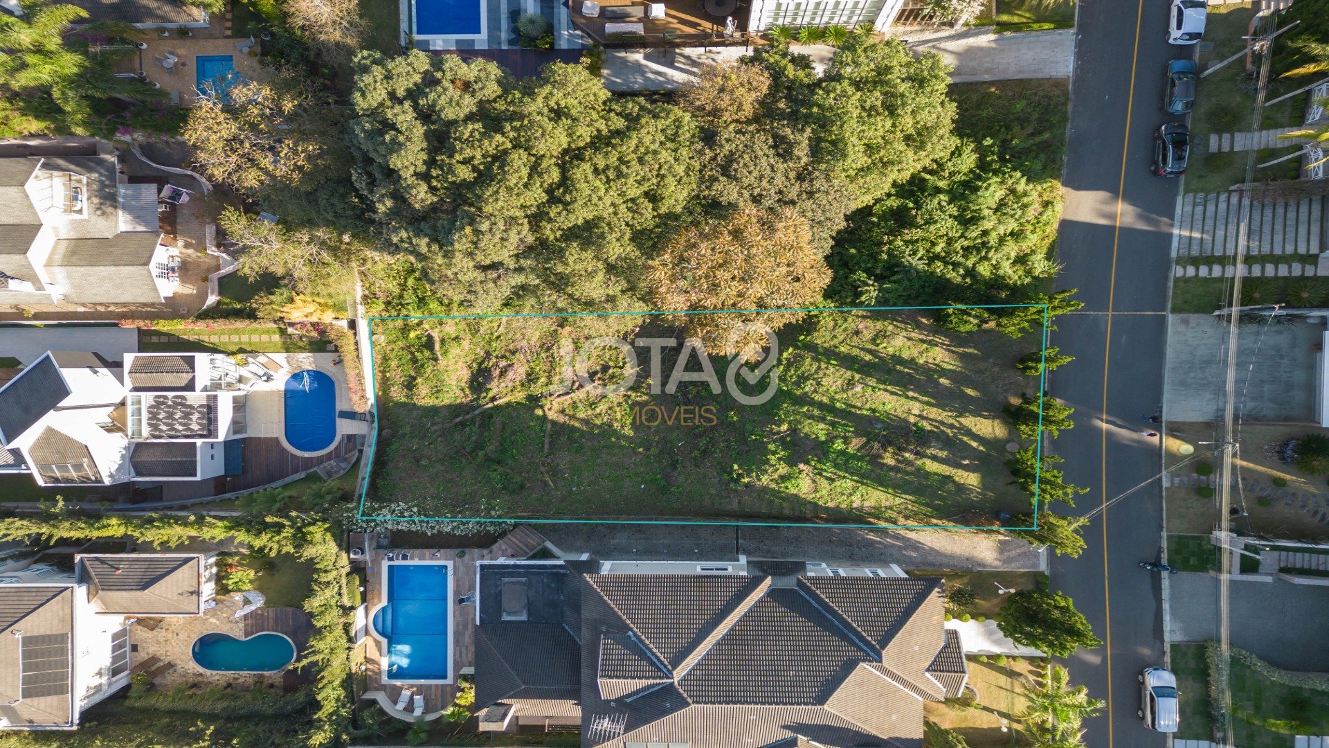 TERRENO COM VISTA ESPECULAR EM COND. AO LADO DO PARQUE TINGUI