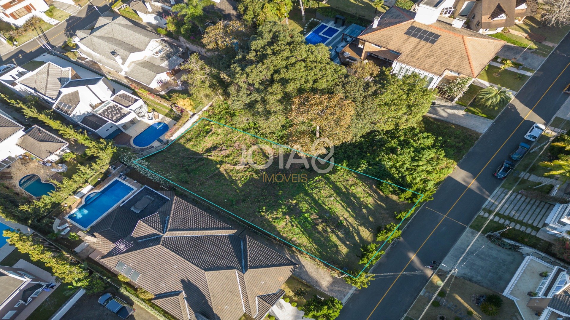 TERRENO COM VISTA ESPECULAR EM COND. AO LADO DO PARQUE TINGUI