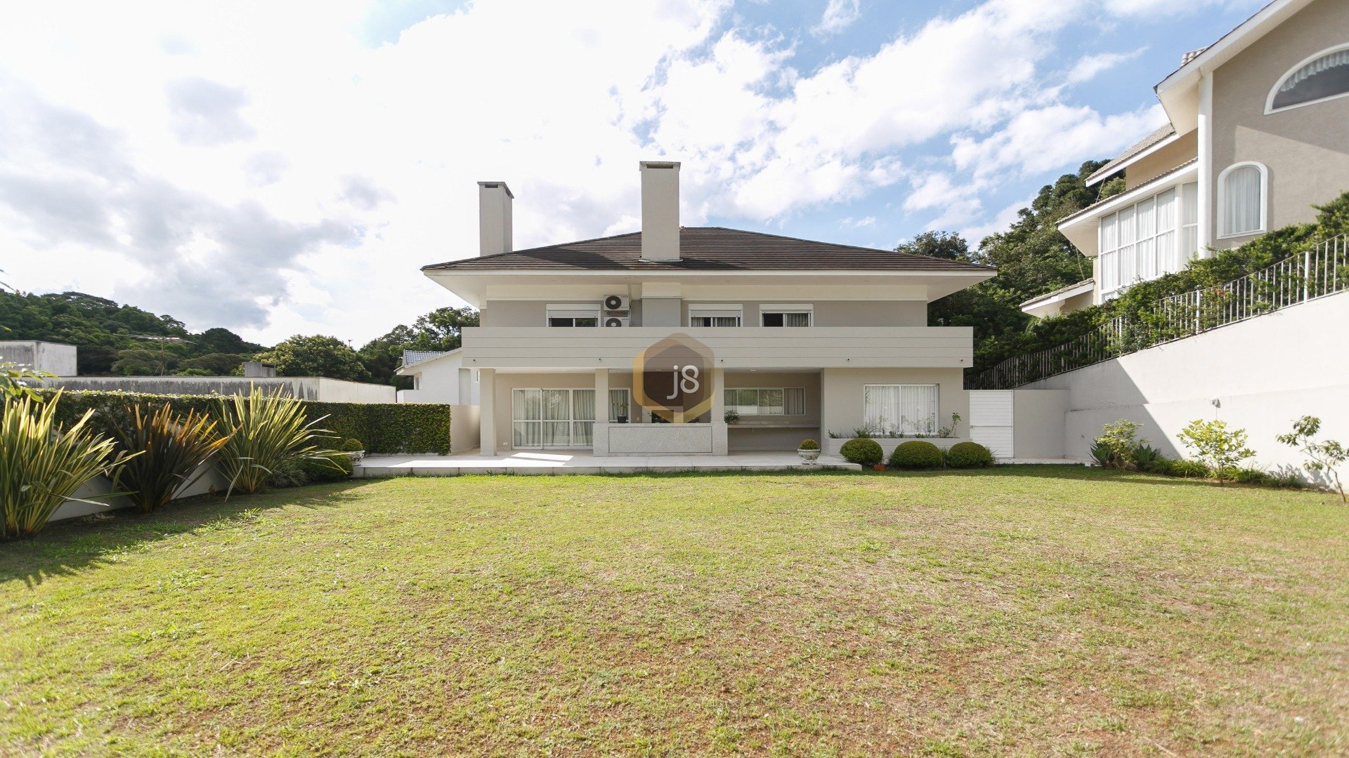 CASA EM CONDOMÍNIO, CAMPO COMPRIDO, 4 SUÍTES, LINDO JARDIM