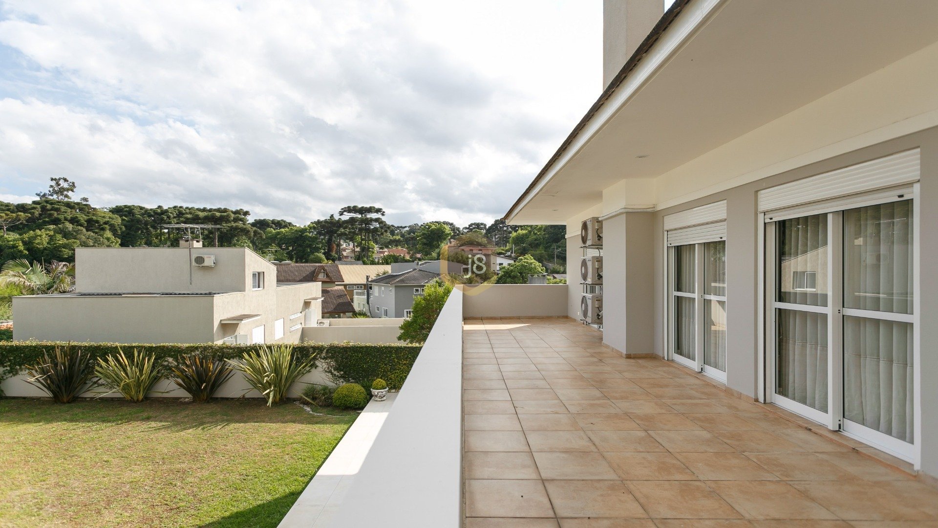 CASA EM CONDOMÍNIO, CAMPO COMPRIDO, 4 SUÍTES, LINDO JARDIM