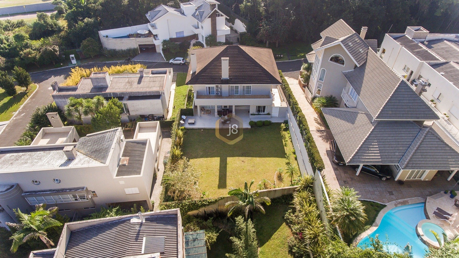 CASA EM CONDOMÍNIO, CAMPO COMPRIDO, 4 SUÍTES, LINDO JARDIM