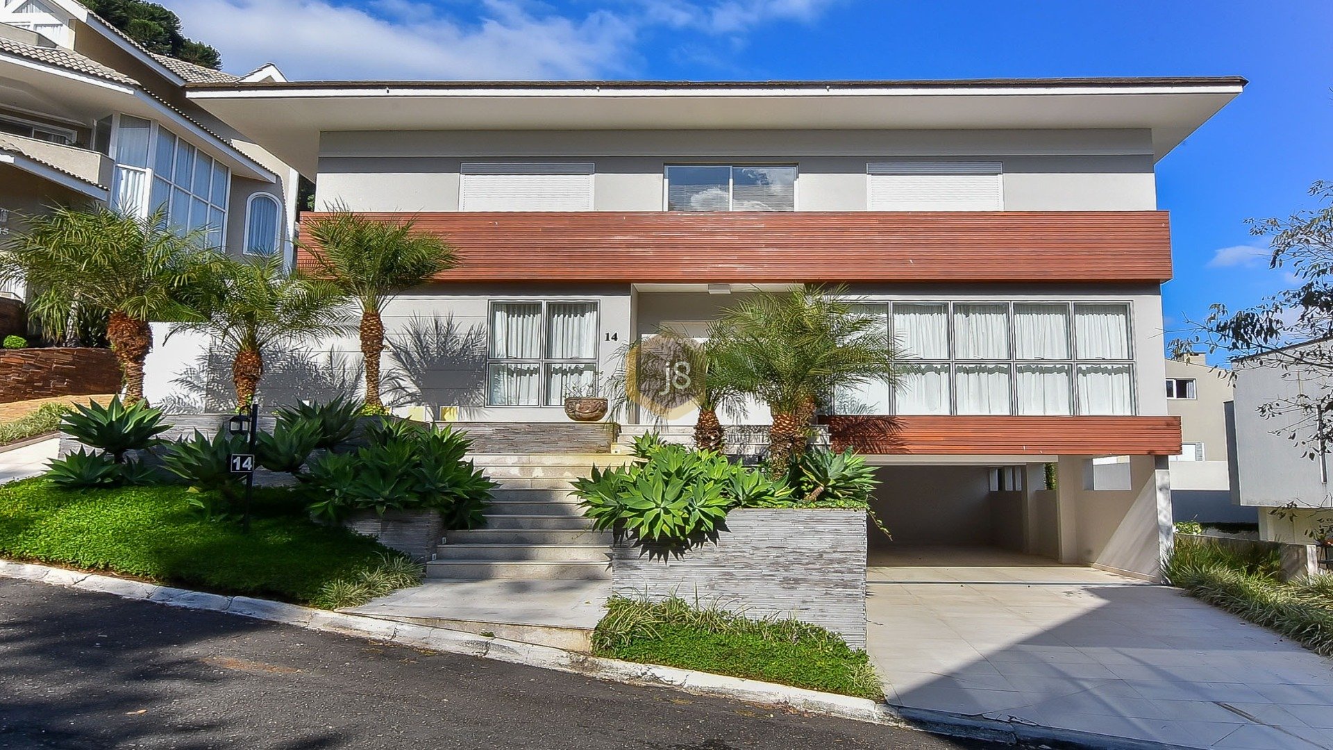CASA EM CONDOMÍNIO, CAMPO COMPRIDO, 4 SUÍTES, LINDO JARDIM