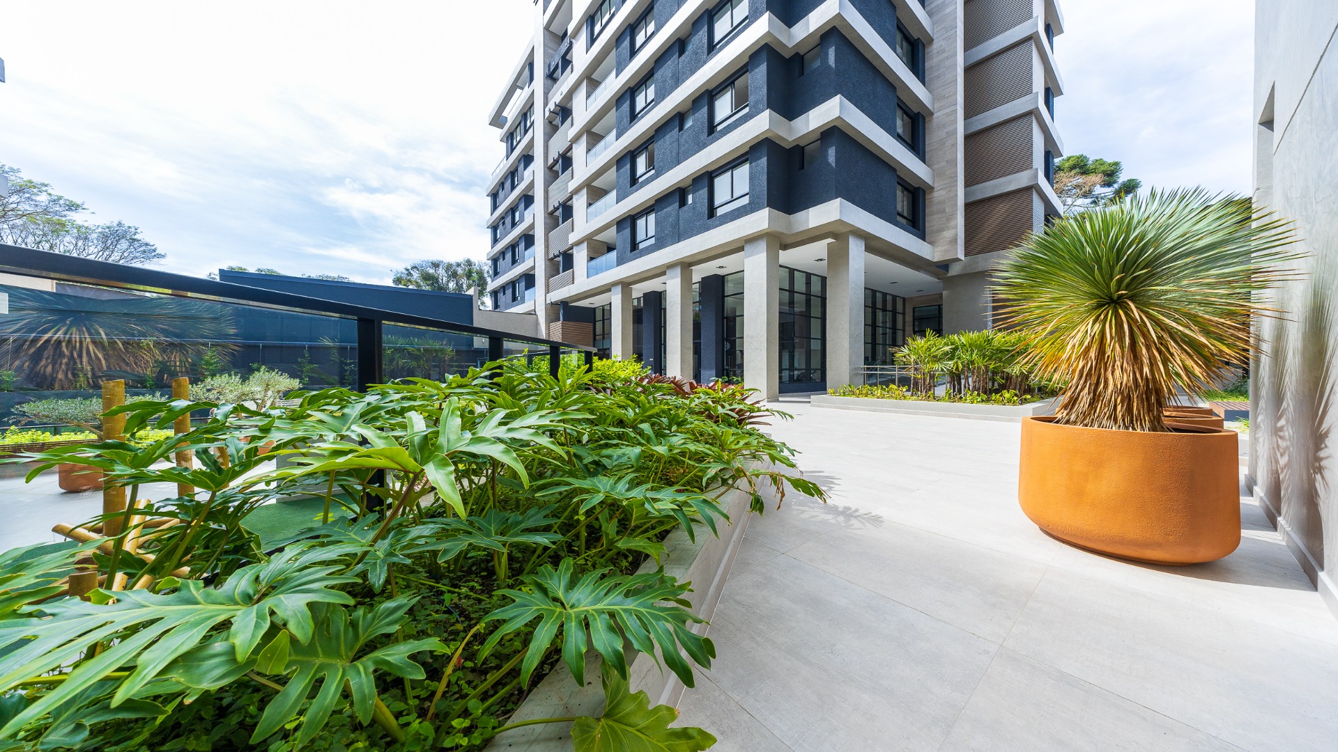 APARTAMENTO COM 2 SUÍTES NO BIGORRILHO