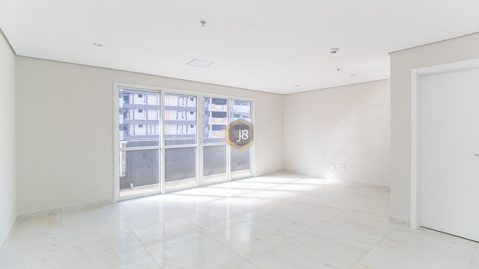 EXCELENTE SALA COMERCIAL NA AVENIDA REPÚBLICA ARGENTINA