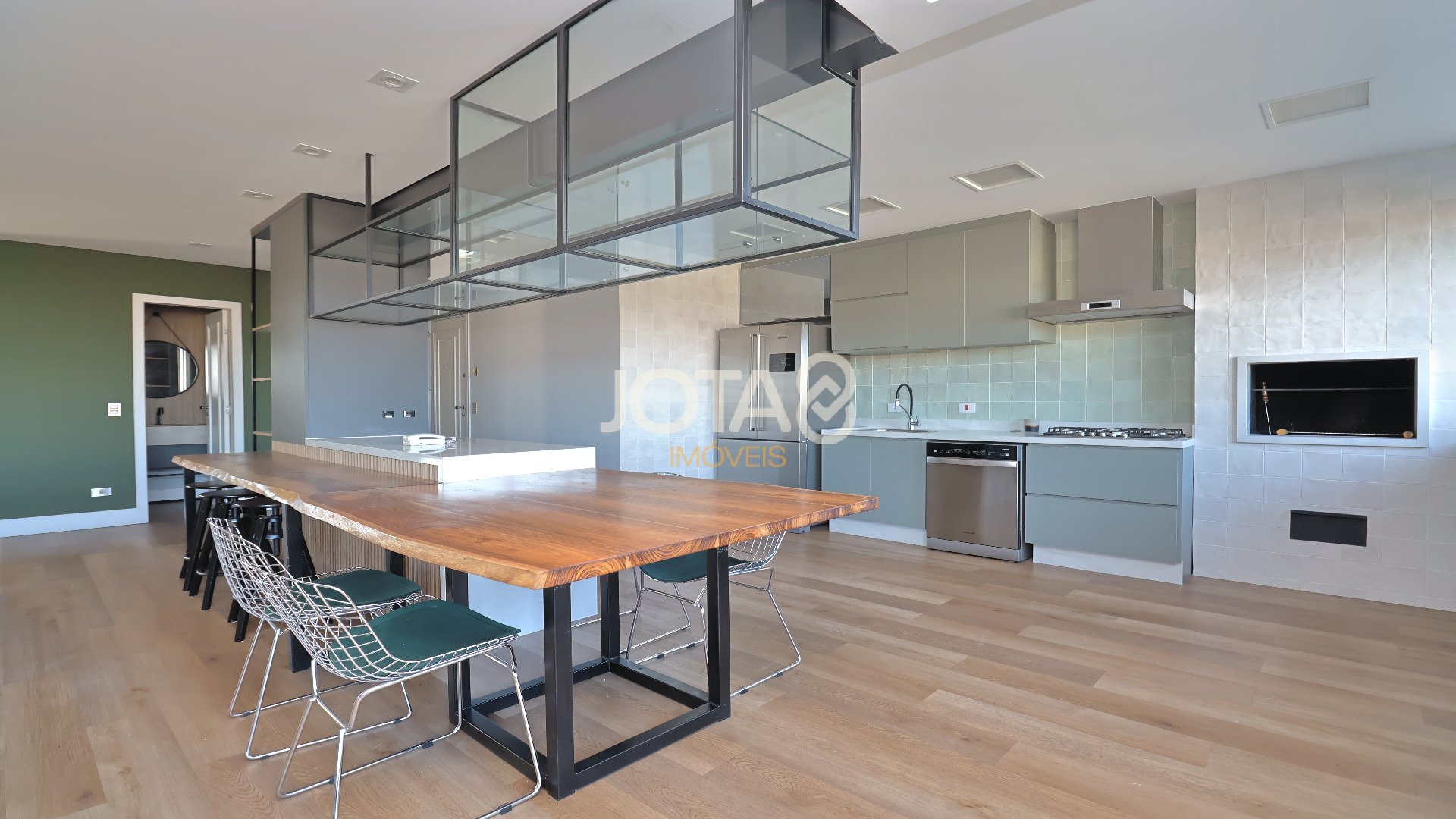 LINDO APARTAMENTO MOBILIADO