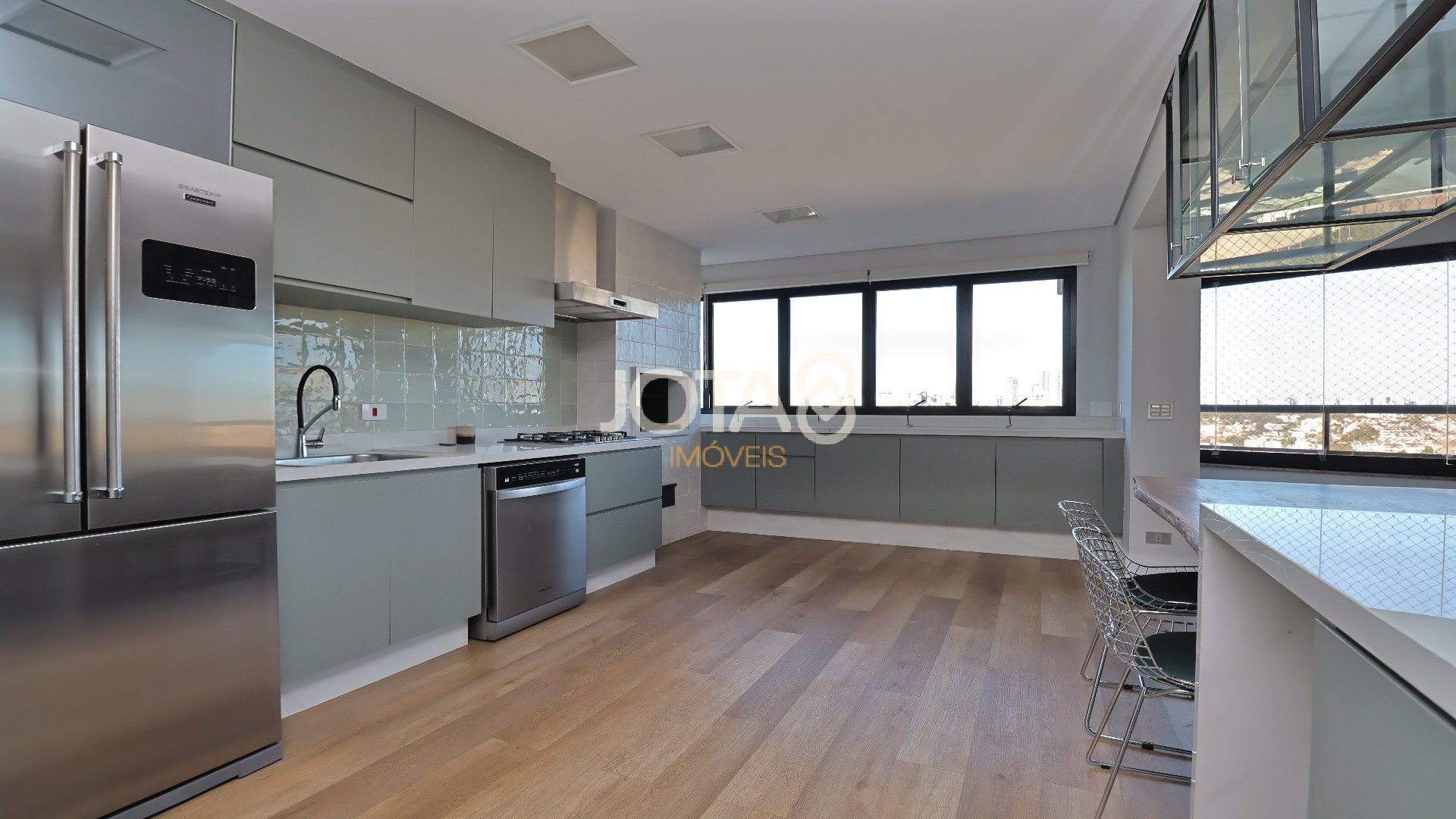 LINDO APARTAMENTO MOBILIADO