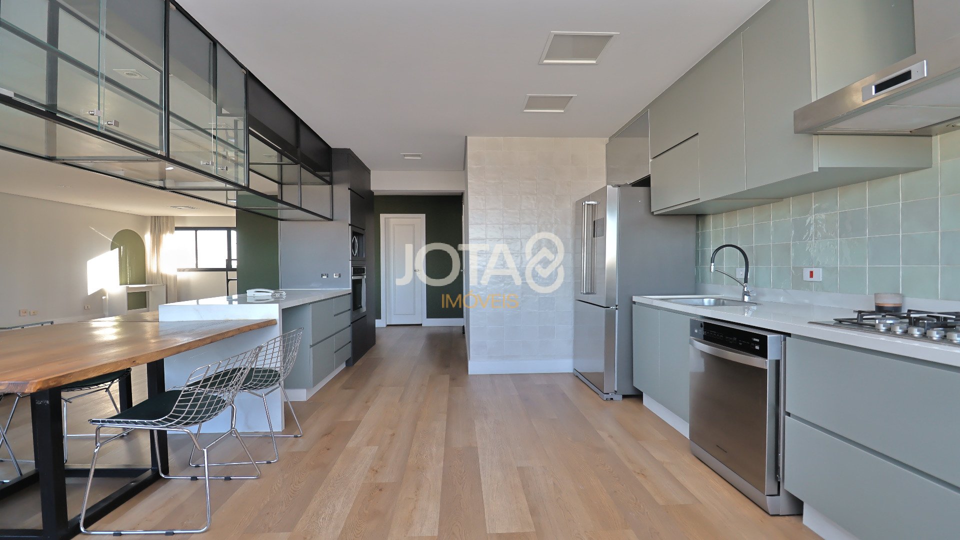 LINDO APARTAMENTO MOBILIADO