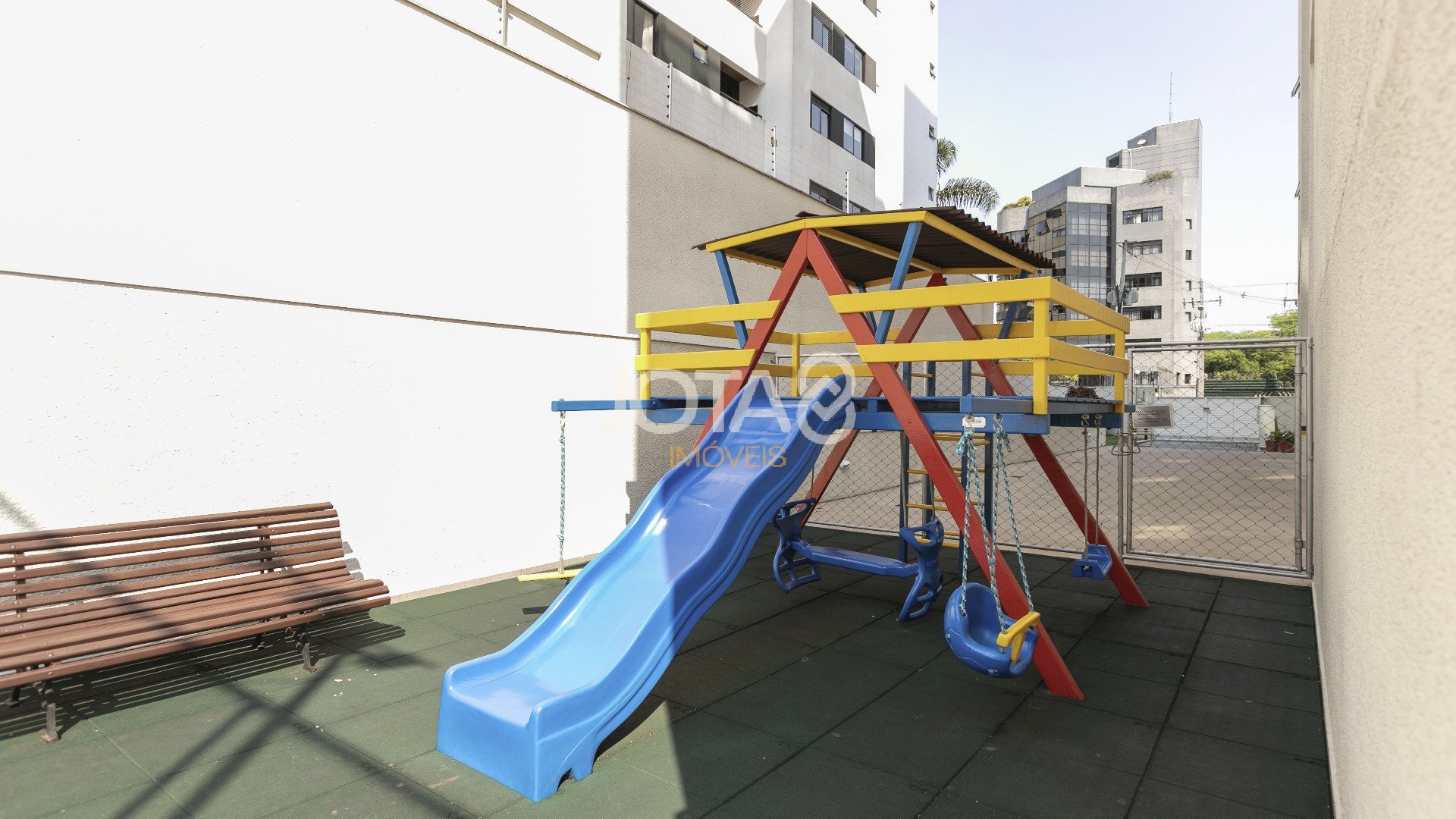 APARTAMENTO EM CONDOMÍNIO CLUBE NO BIGORRILHO