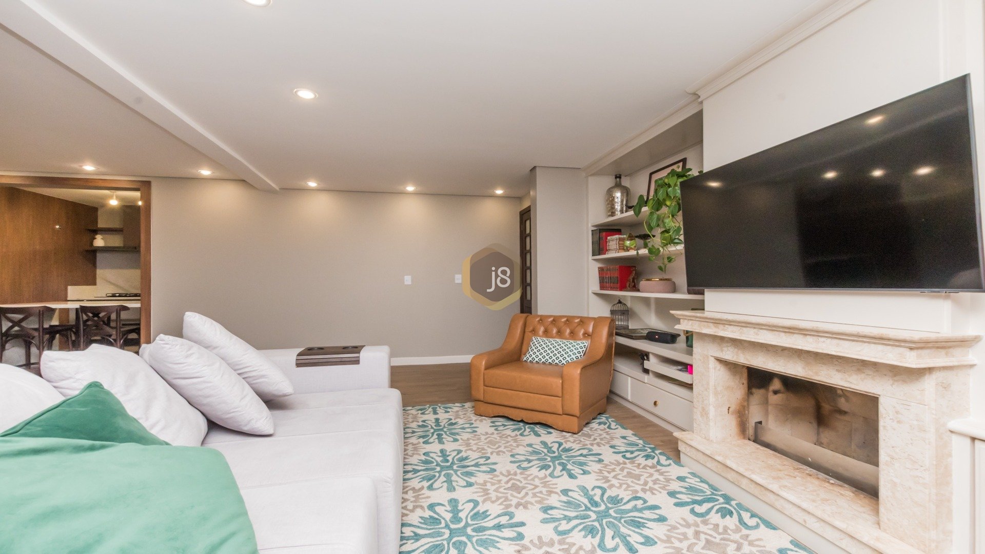 CASA COM PISCINA NO BOM RETIRO!