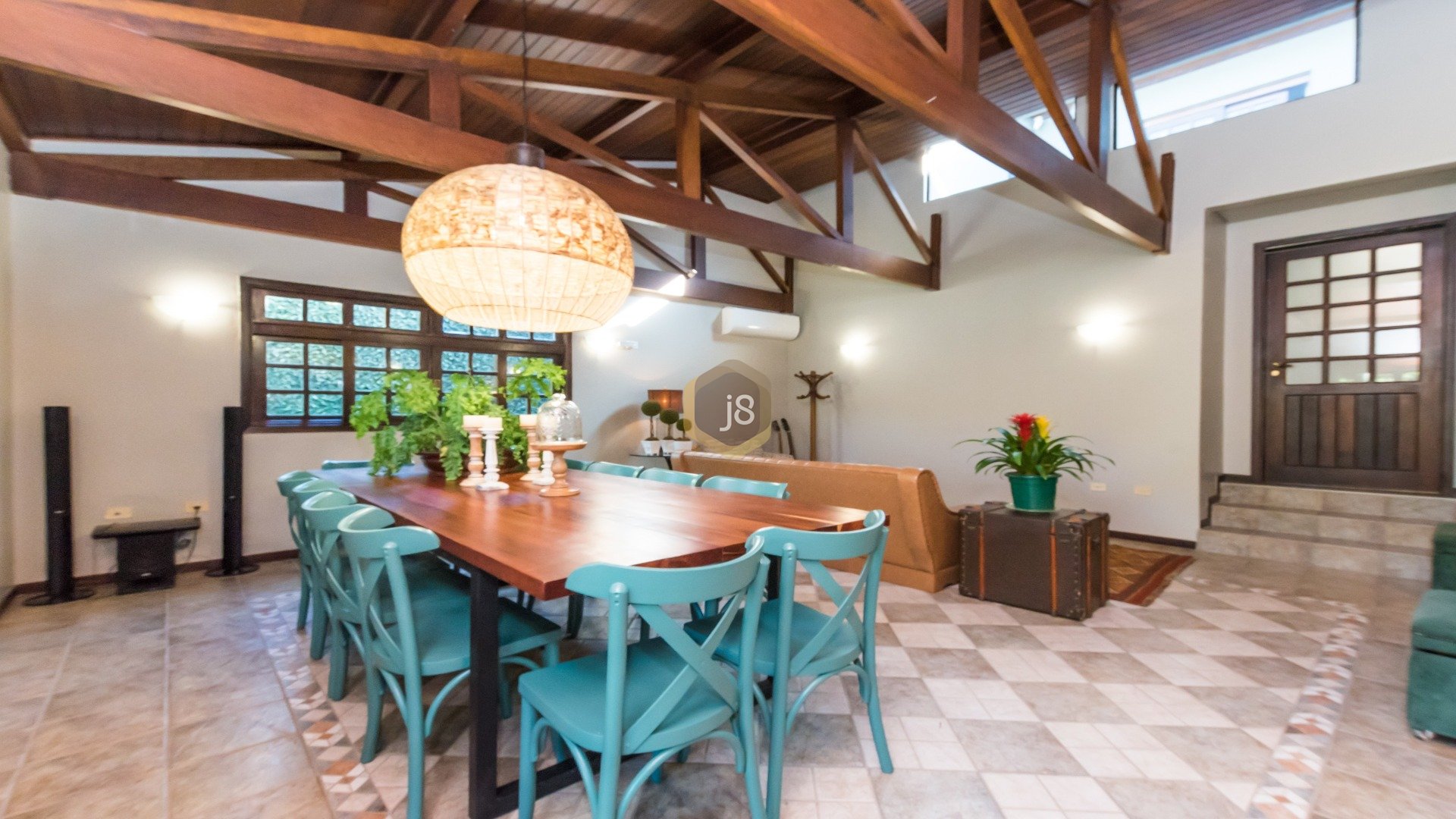 CASA COM PISCINA NO BOM RETIRO!