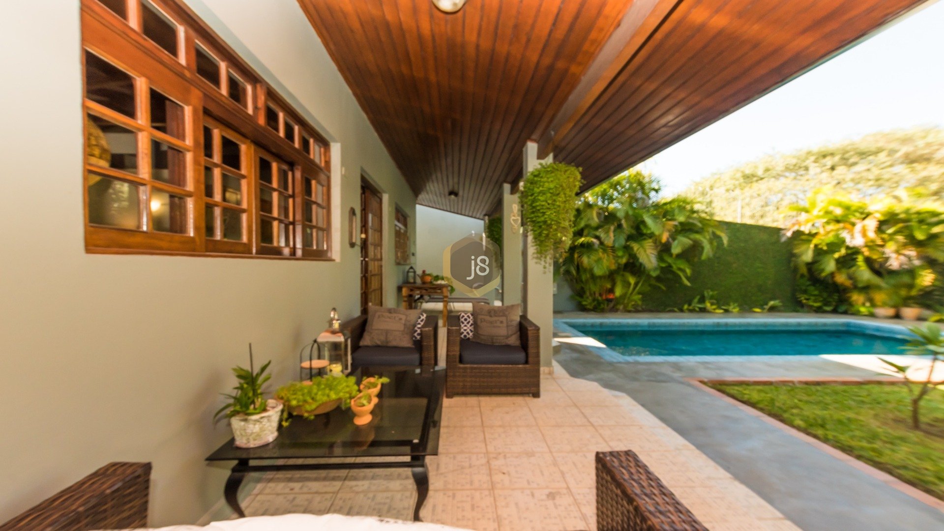 CASA COM PISCINA NO BOM RETIRO!