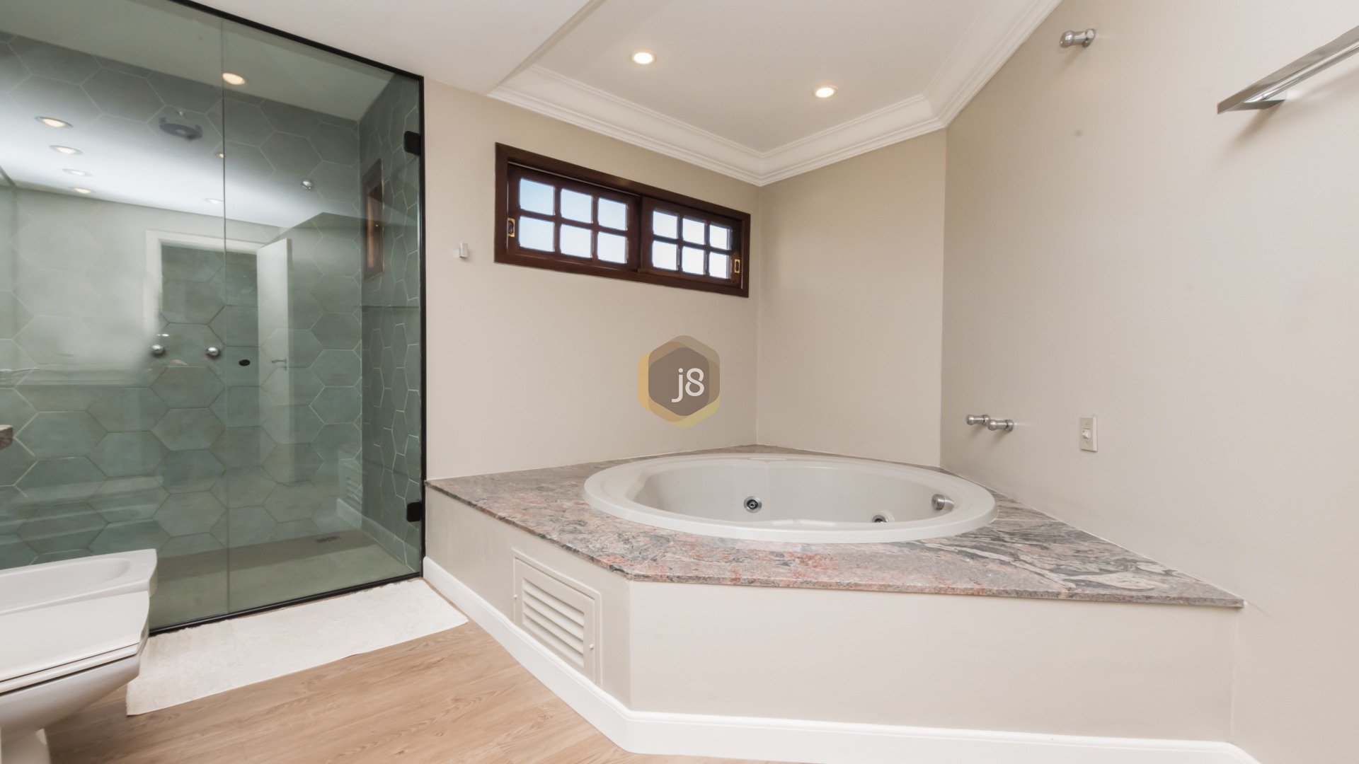 CASA COM PISCINA NO BOM RETIRO!