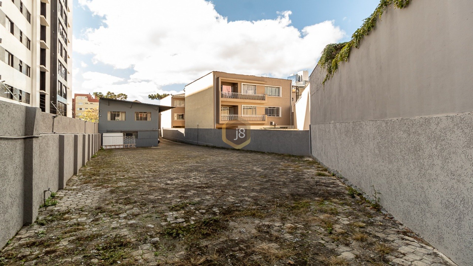 CASA COMERCIAL COM EXCELENTE LOCALIZAÇÃO
