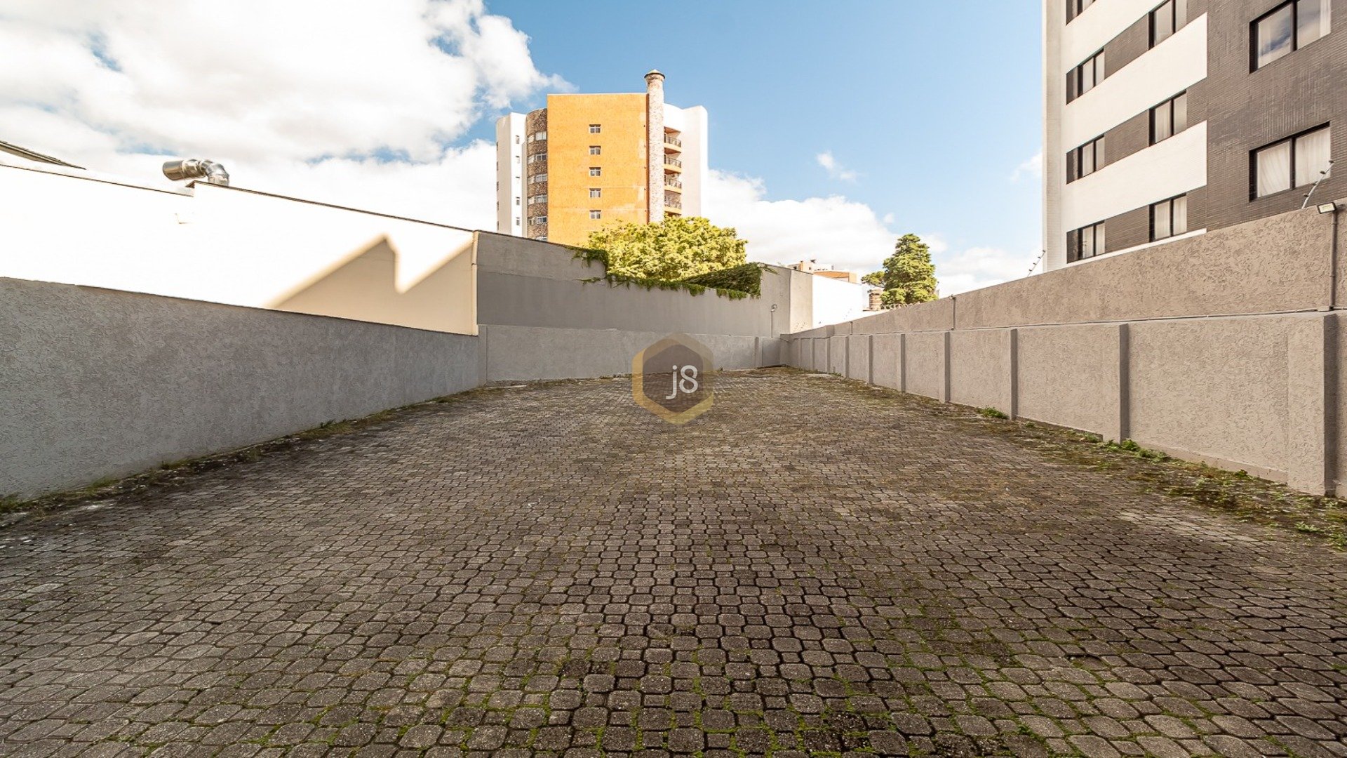 CASA COMERCIAL COM EXCELENTE LOCALIZAÇÃO