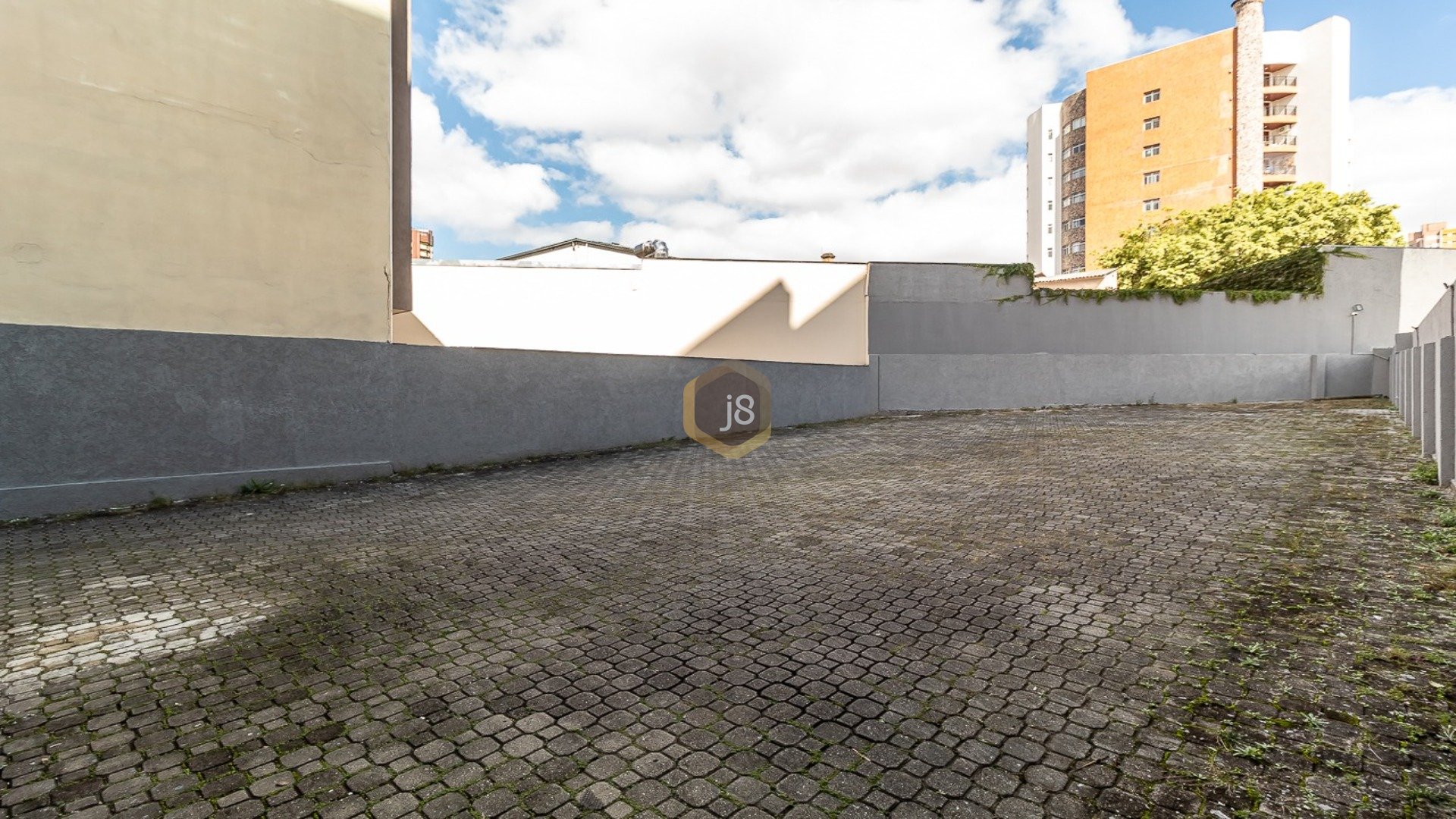 CASA COMERCIAL COM EXCELENTE LOCALIZAÇÃO