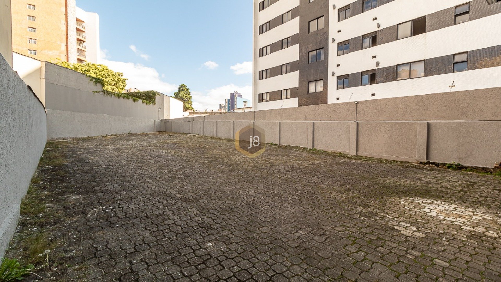 CASA COMERCIAL COM EXCELENTE LOCALIZAÇÃO