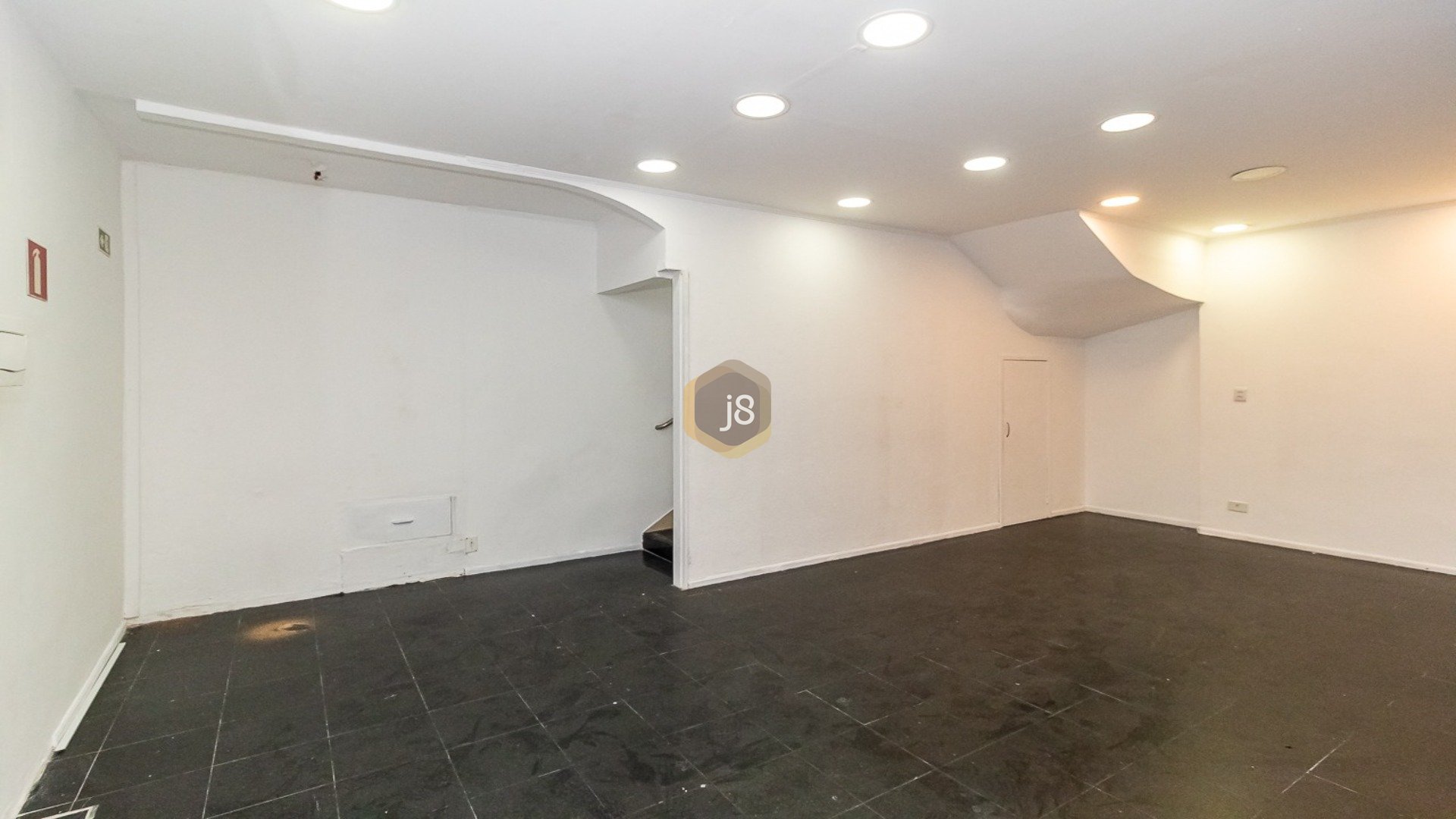 EXCELENTE PONTO COMERCIAL NO CENTRO DE CURITIBA - J8