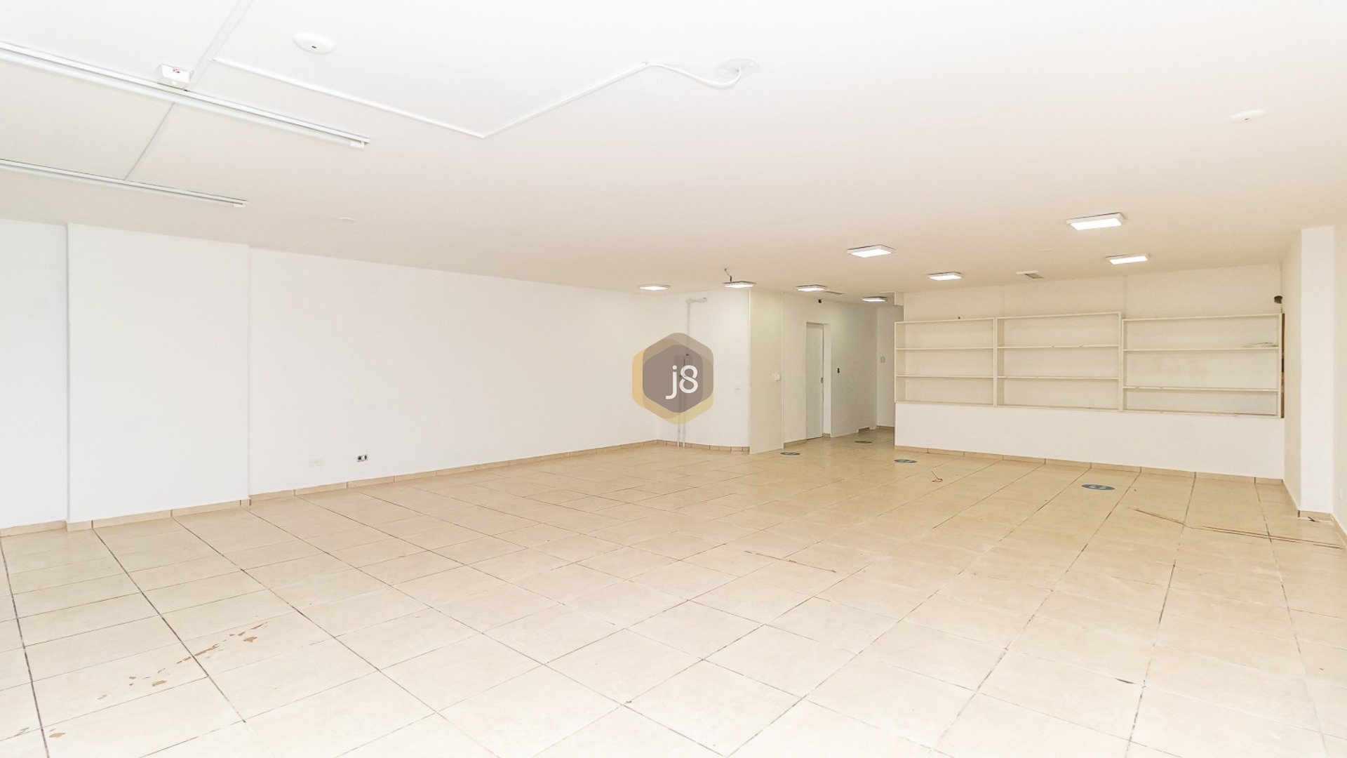 EXCELENTE PONTO COMERCIAL NO CENTRO DE CURITIBA - J8