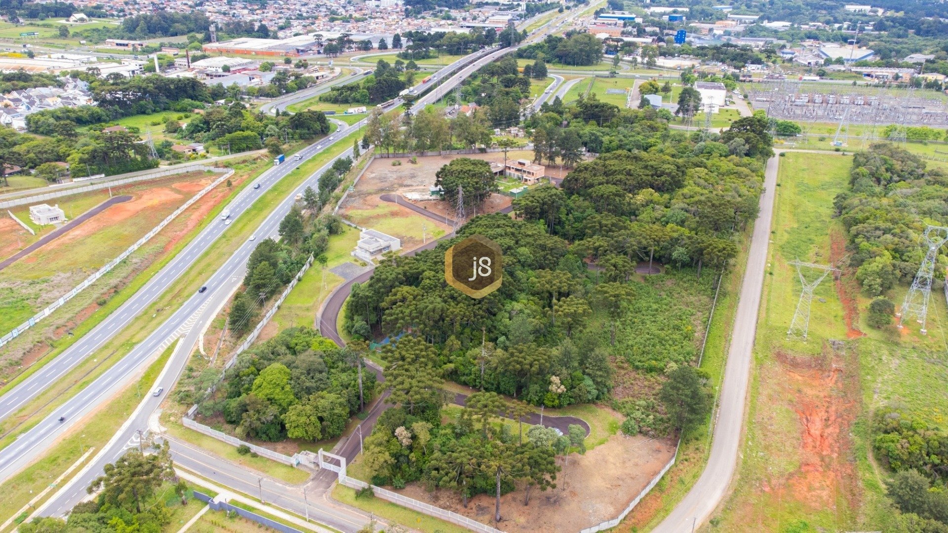 TERRENO EM CONDOMÍNIO DE ALTO PADRÃO