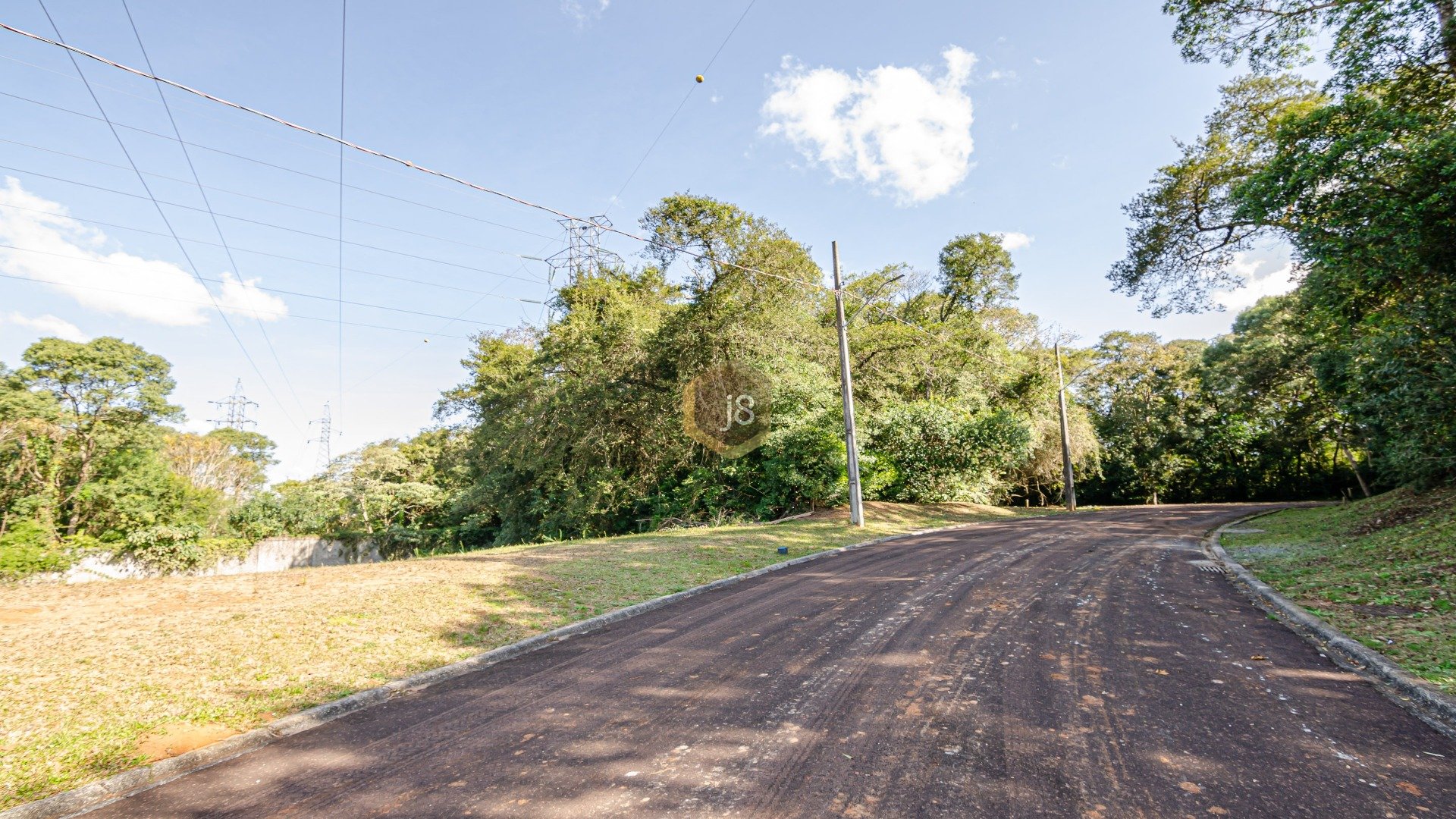 TERRENO EM CONDOMÍNIO DE ALTO PADRÃO