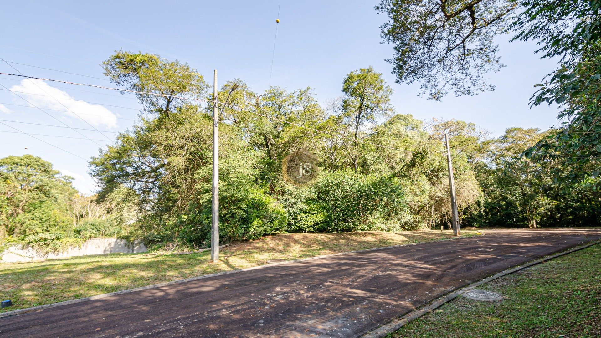 TERRENO EM CONDOMÍNIO DE ALTO PADRÃO