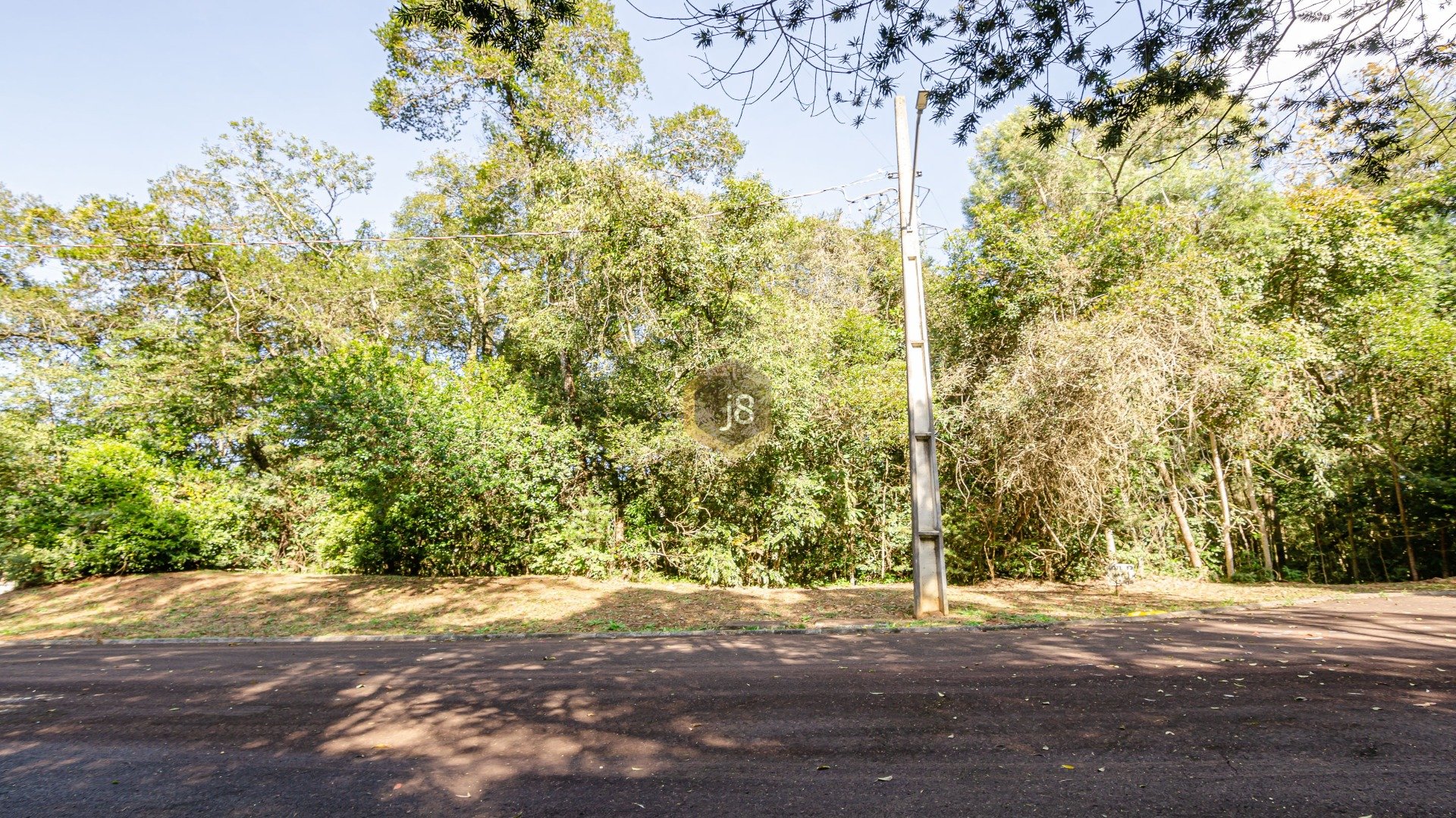 TERRENO EM CONDOMÍNIO DE ALTO PADRÃO