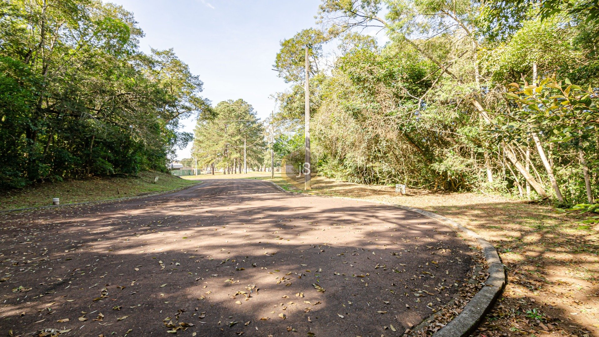 TERRENO EM CONDOMÍNIO DE ALTO PADRÃO