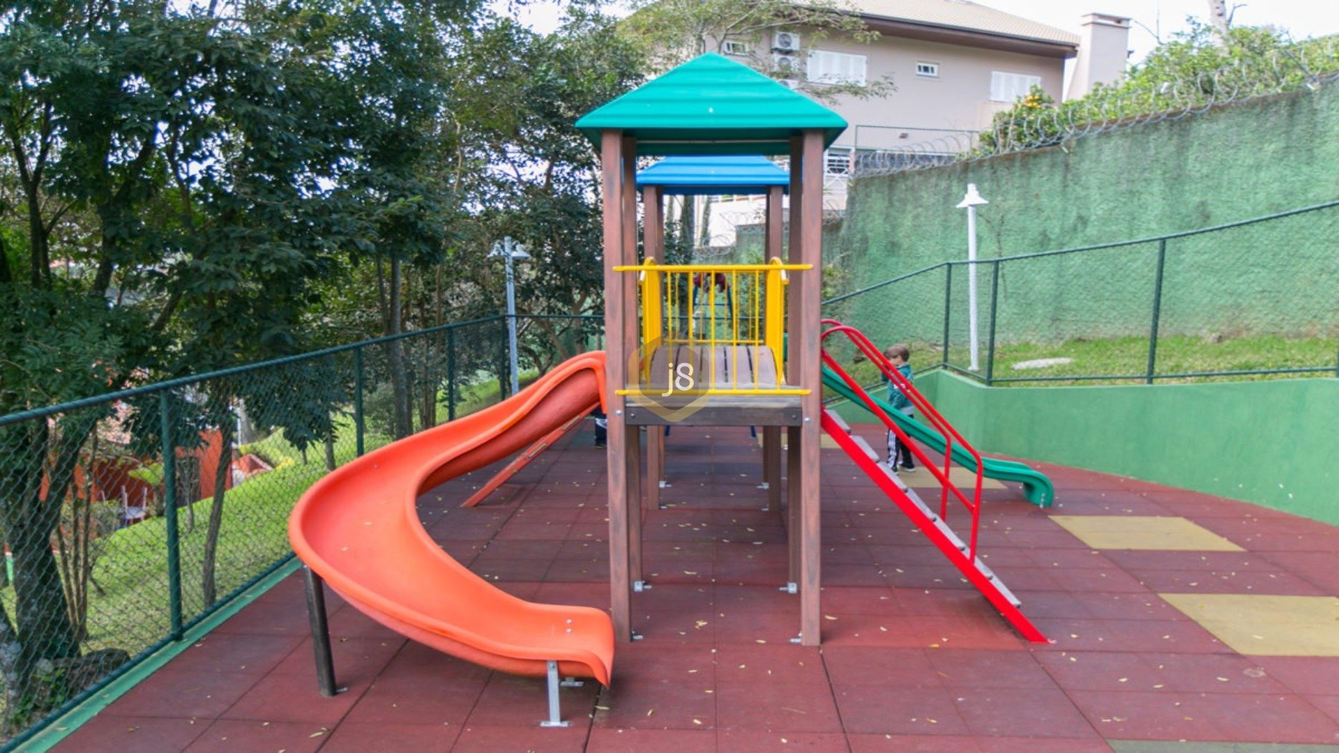 RESIDENCIAL JOÃO TURIN  EM FRENTE AO PARQUE TINGUI