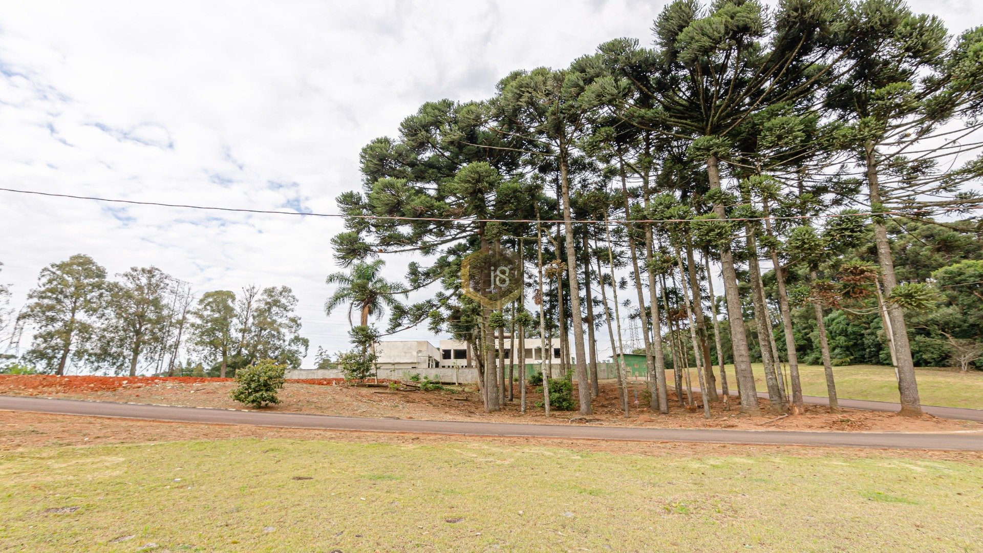 TERRENO EM CONDOMÍNIO COM 1.580M² PRIVATIVOS